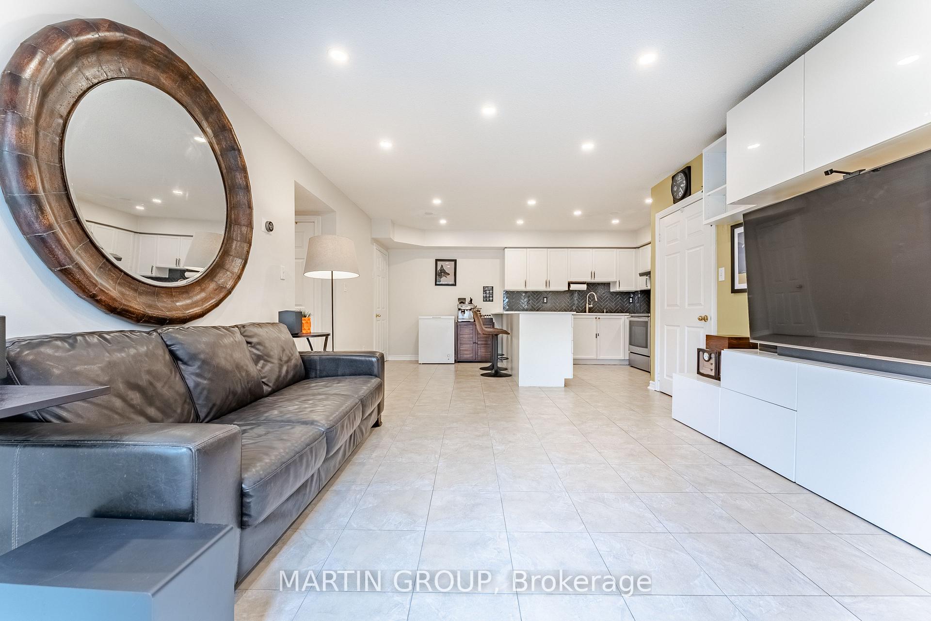 2 Bedrooms Condo at 1701 Lampman, Burlington For sale