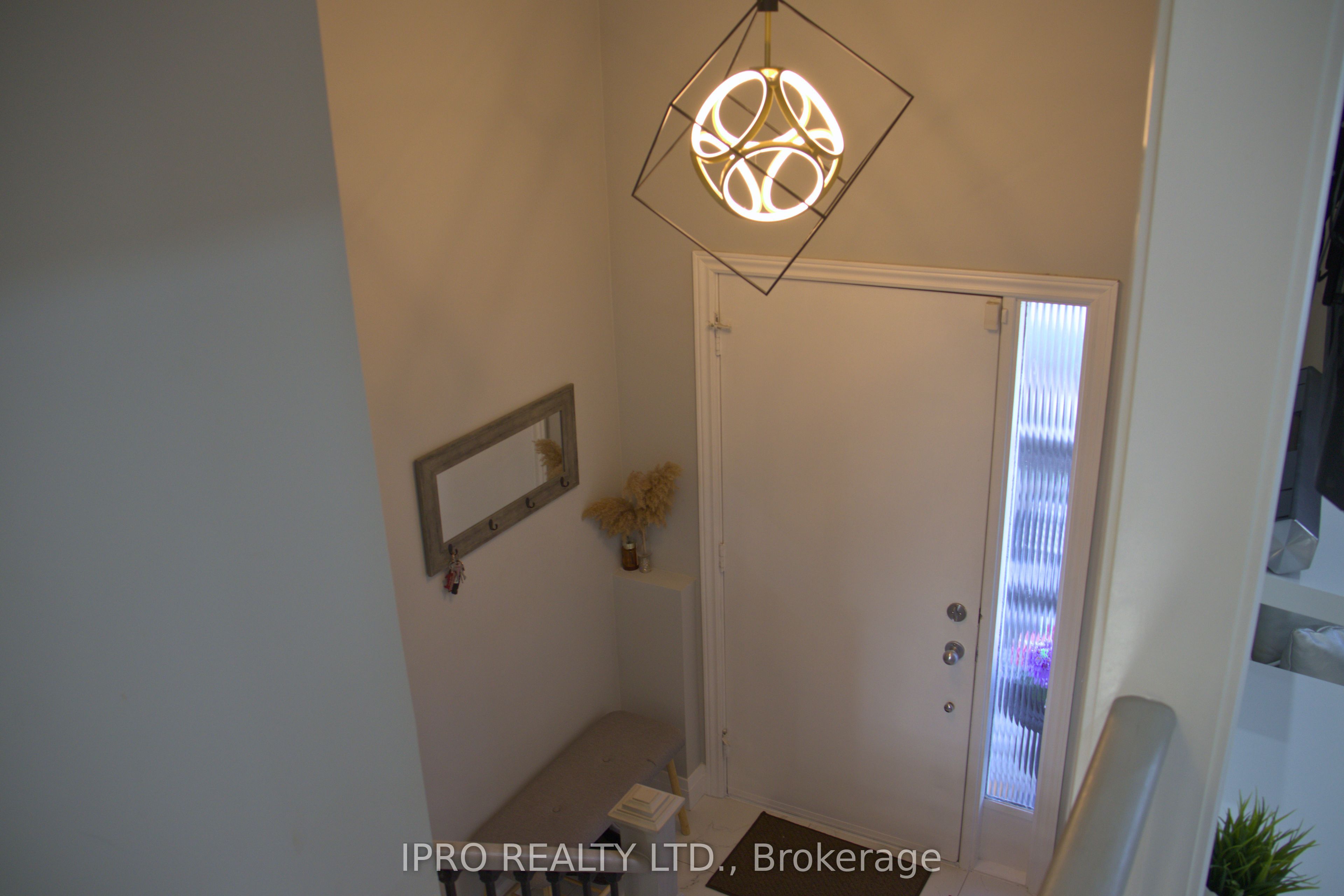 31 Stirling Macgregor Drive, Cambridge, ON N1S 4N4