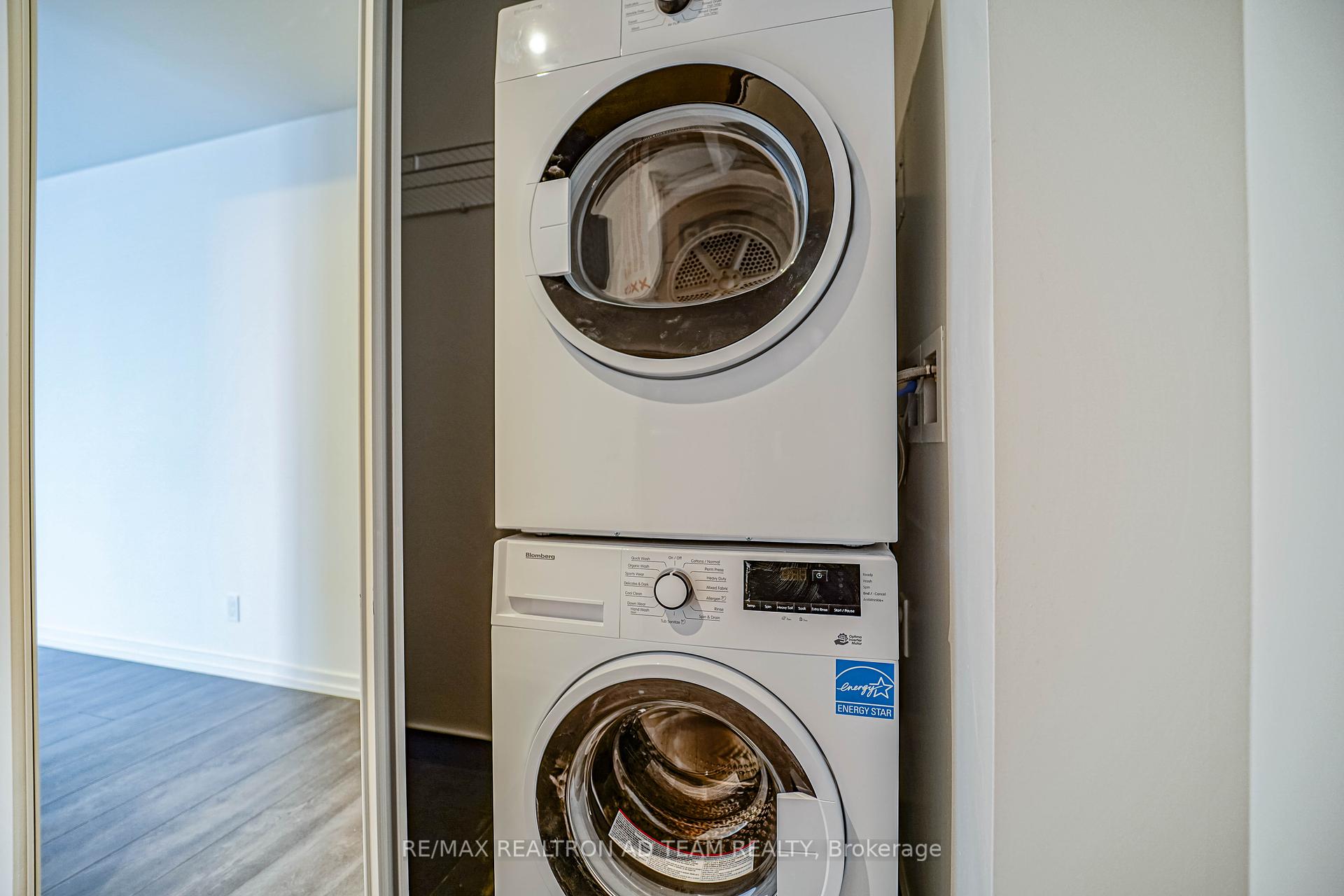 1 Bedroom Condo at 1000 Portage, Vaughan For sale