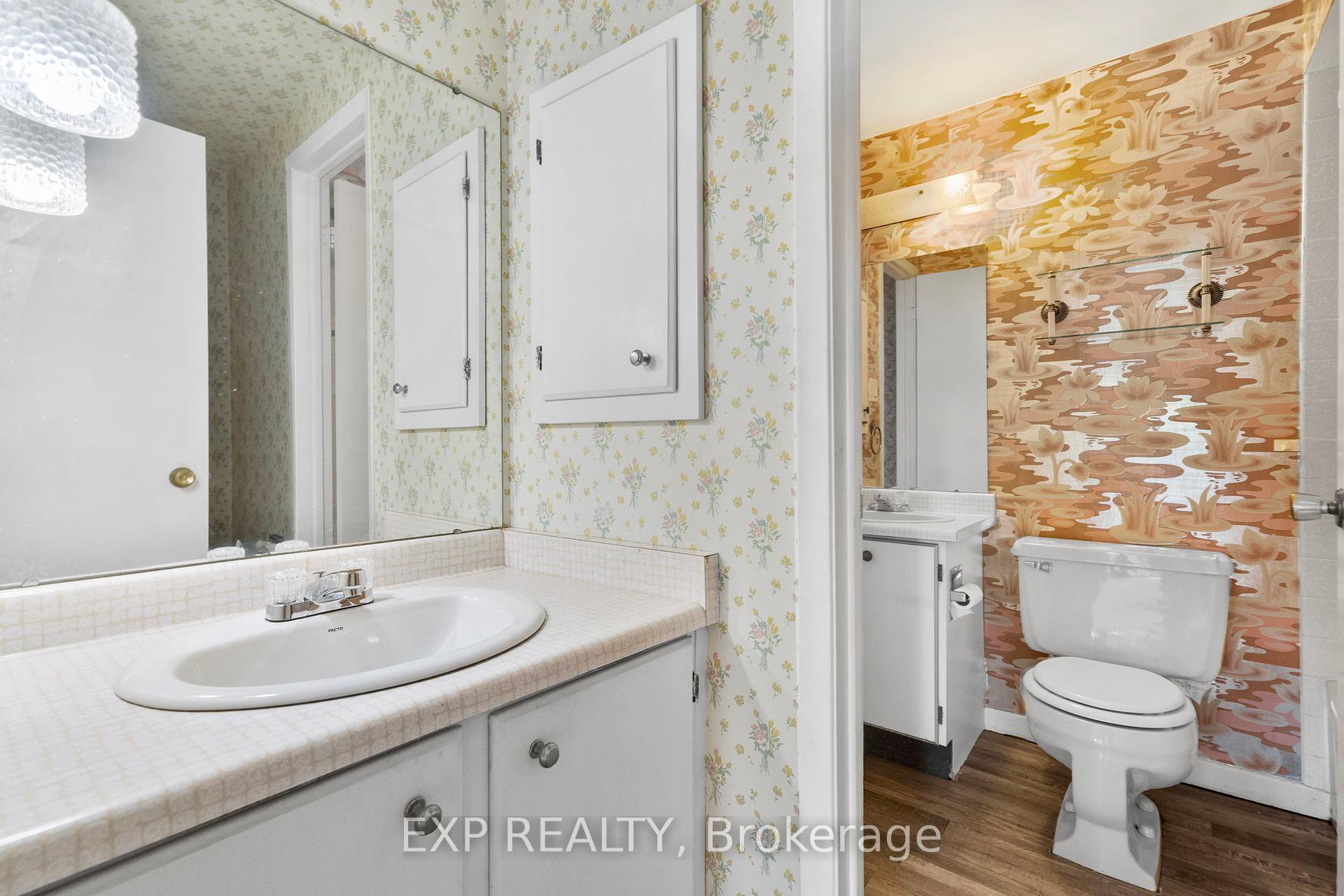 3 Bedrooms Condo at 108 Flaming Rose, Toronto For sale