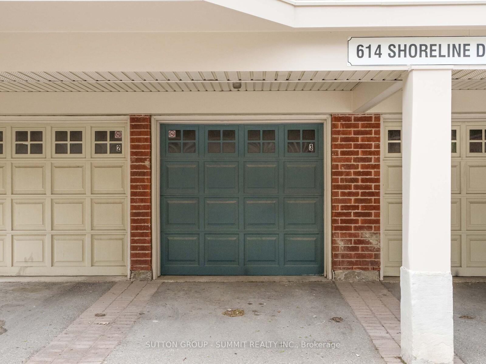 3 Bedrooms Condo at 614 Shoreline, Mississauga For sale