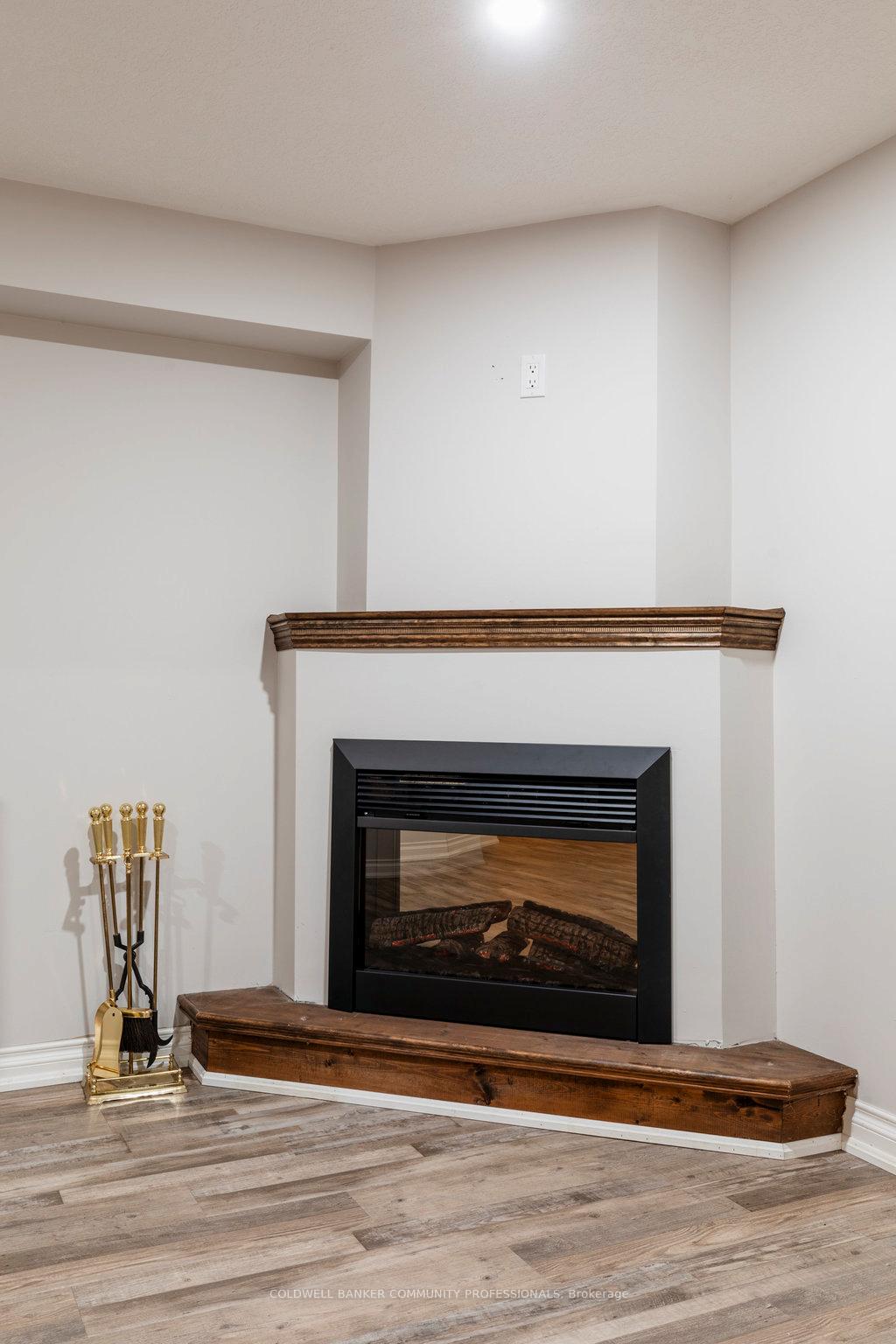 2 Bedrooms Condo at 130 Southbrook, Hamilton For sale