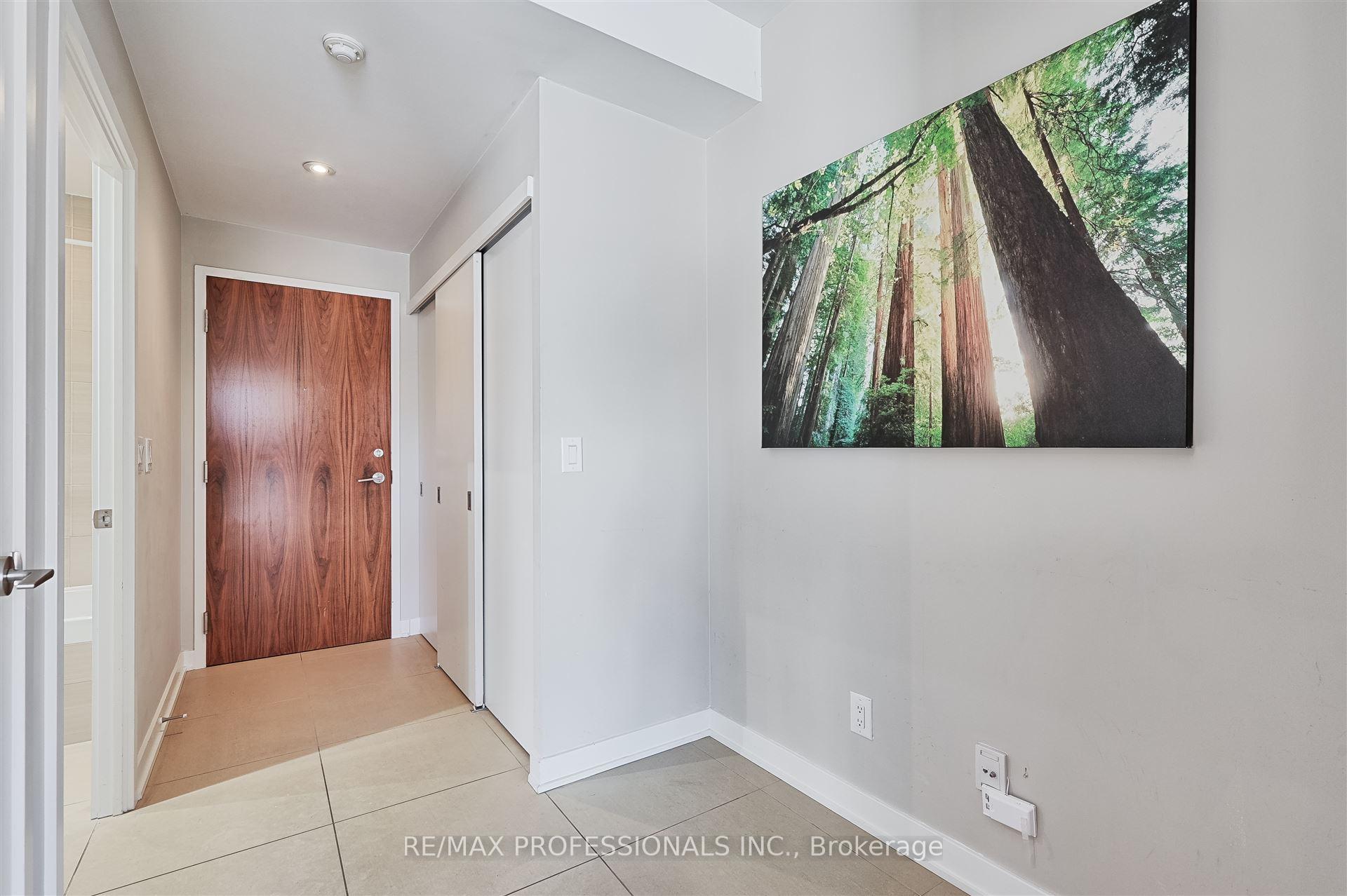 2 Bedrooms Condo at 3 Market, Toronto For sale