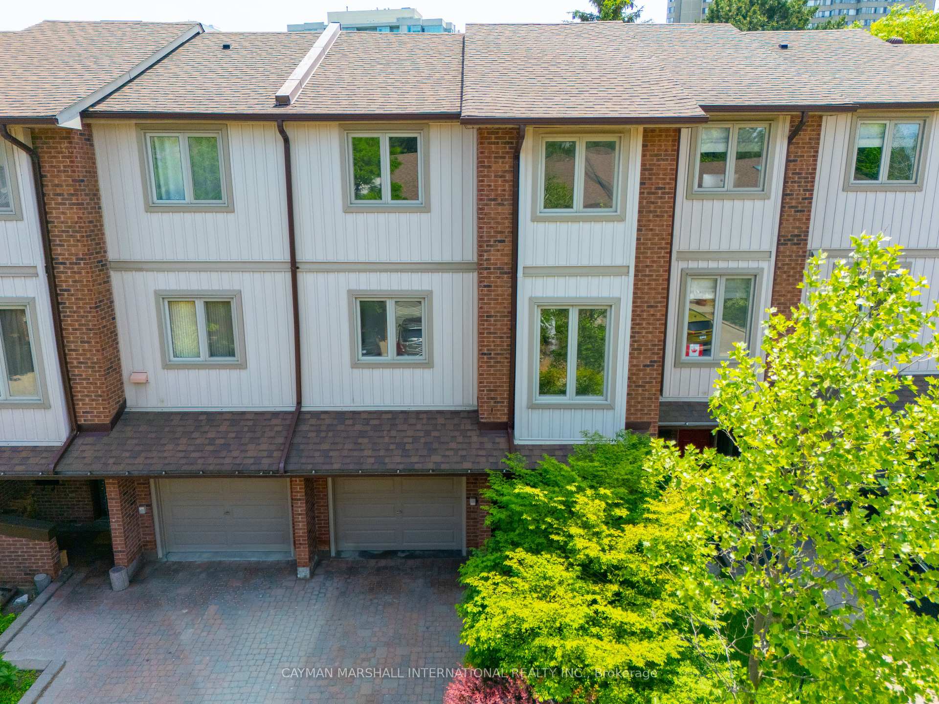 3 Bedrooms Condo at 1160 Walden, Mississauga For sale
