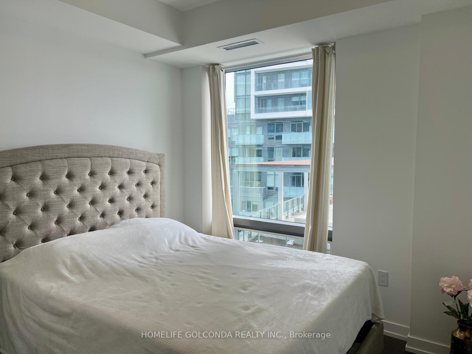 3 Bedrooms Condo at 7 Golden Lion,  Toronto For sale