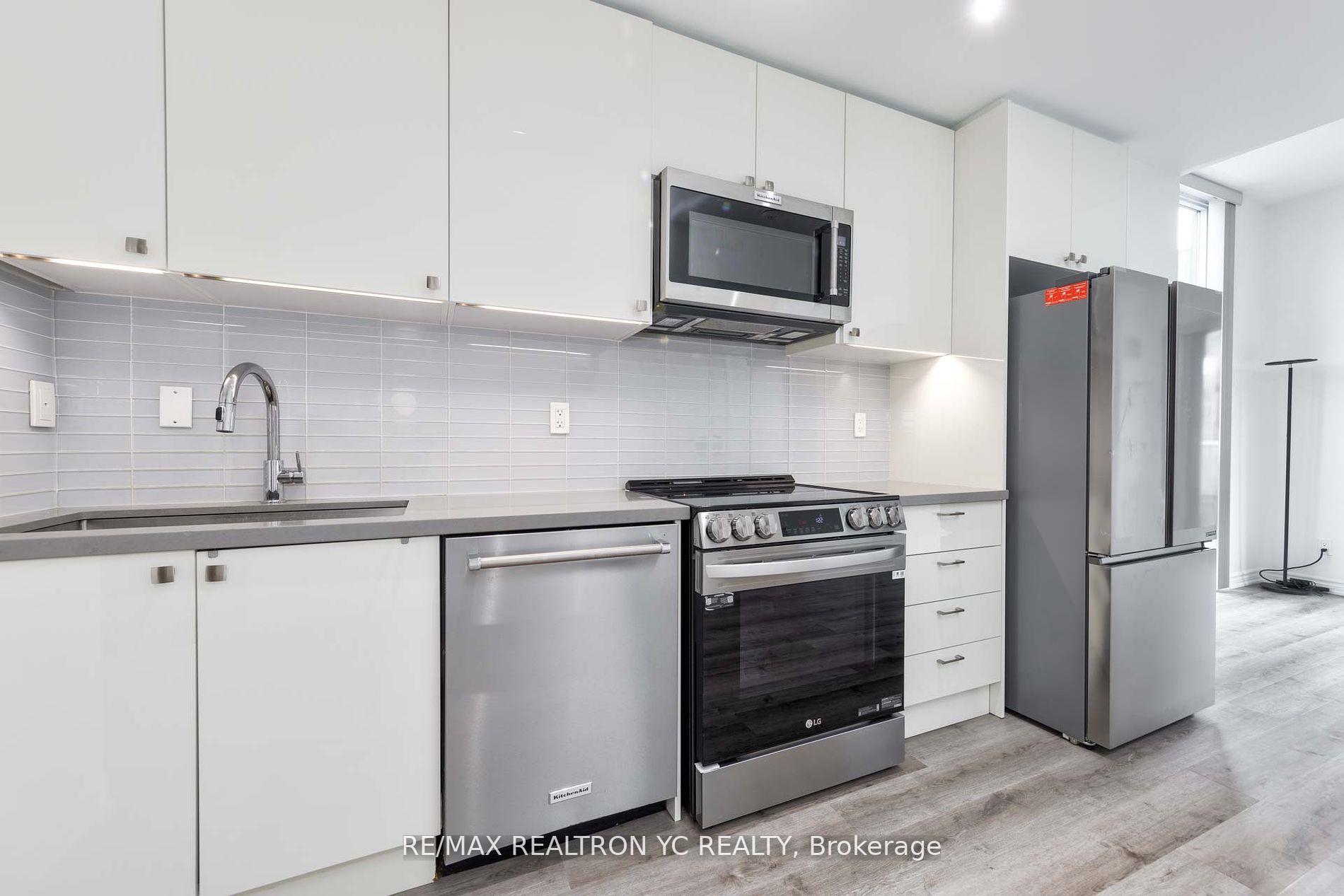 2 Bedrooms Condo at 621 Sheppard, Toronto For sale