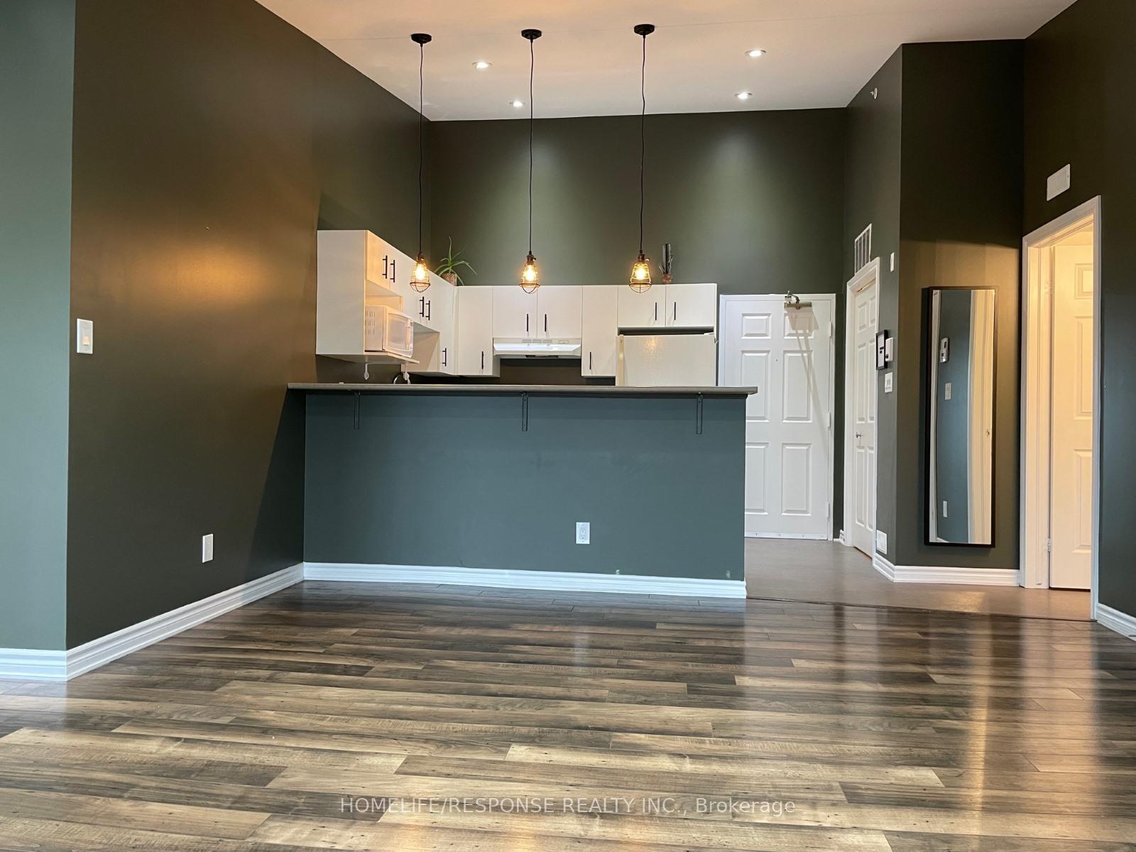 2 Bedrooms Condo at 1830 WALKER’S, Burlington For sale