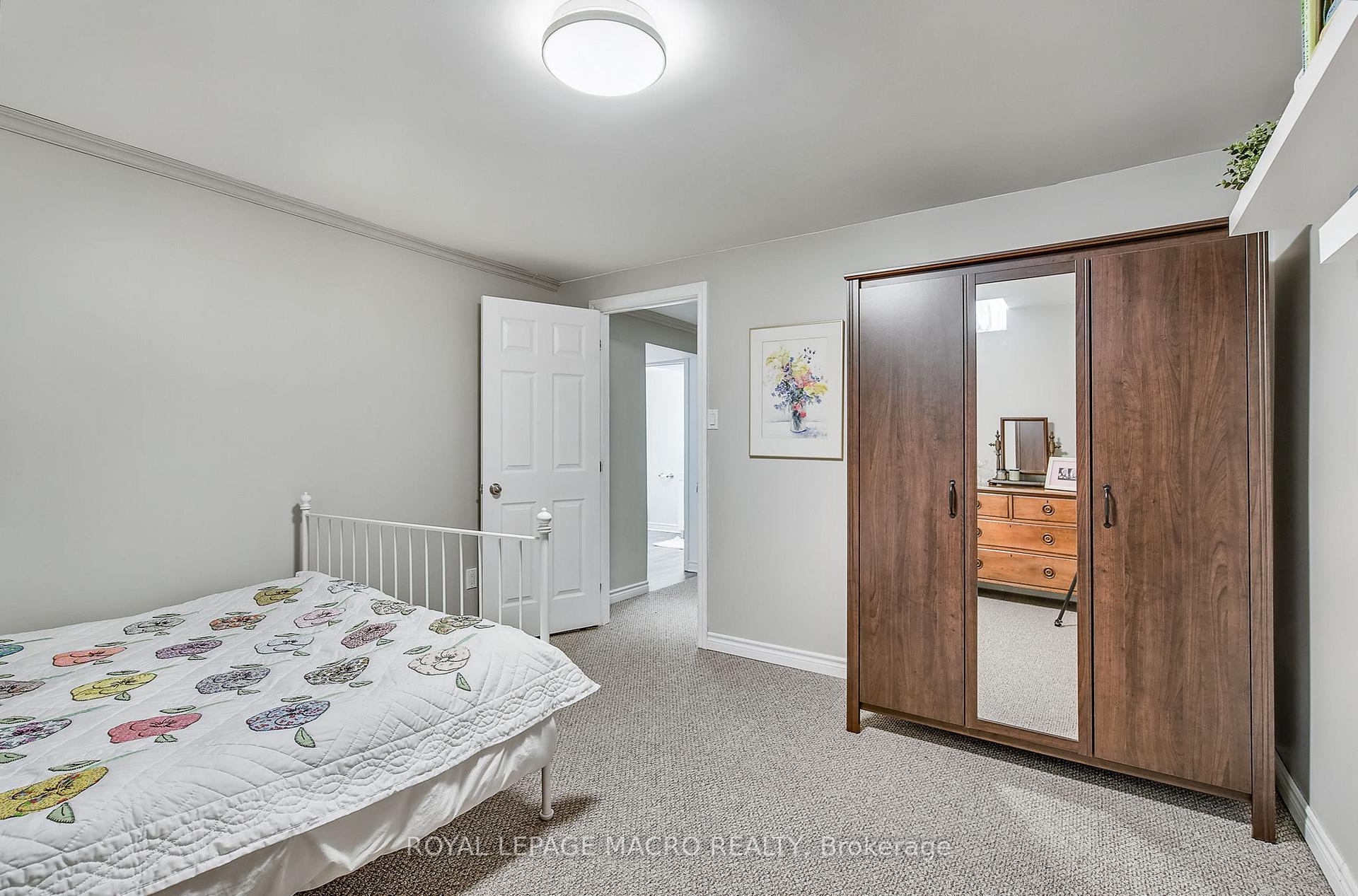 4 Bedrooms Condo at 2055 Walkers, Burlington For sale