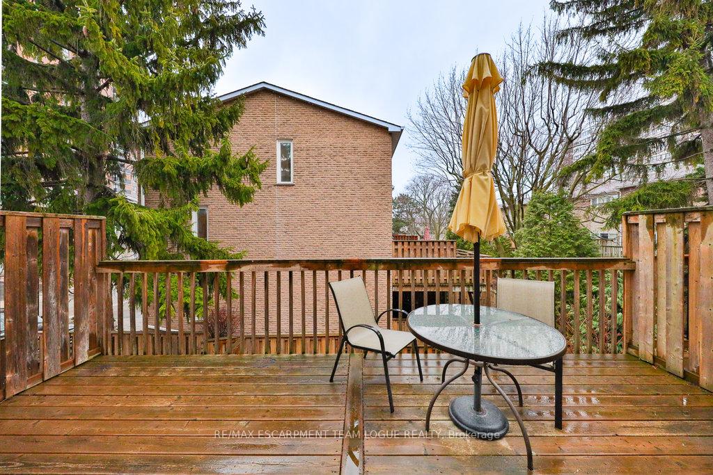 3 Bedrooms Condo at 2278 Marine,  Oakville For sale