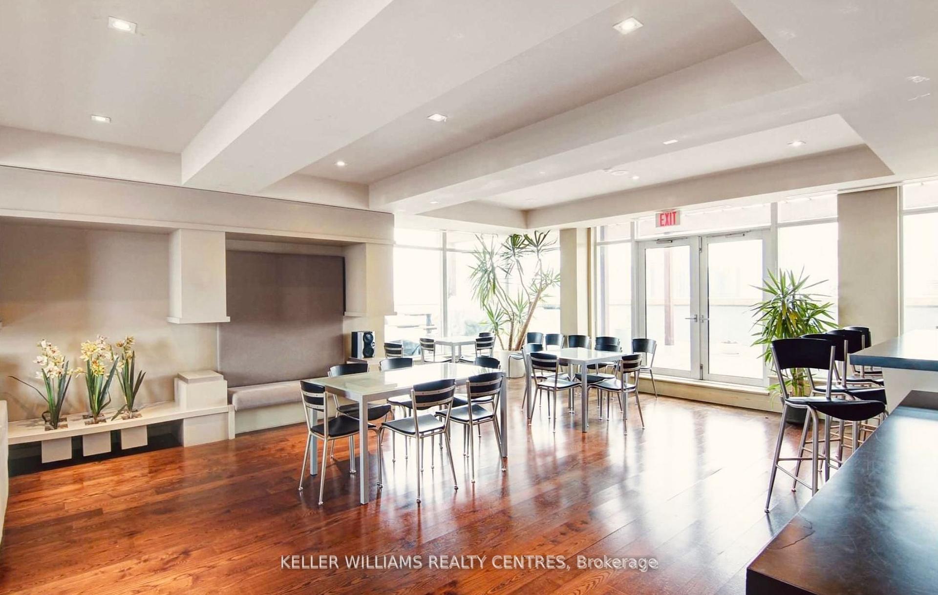2 Bedrooms Condo at 230 King, Toronto For sale