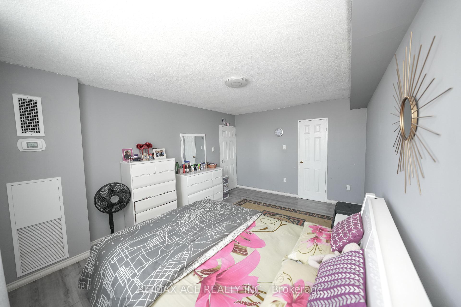 2 Bedrooms Condo at 301 Prudential, Toronto For sale