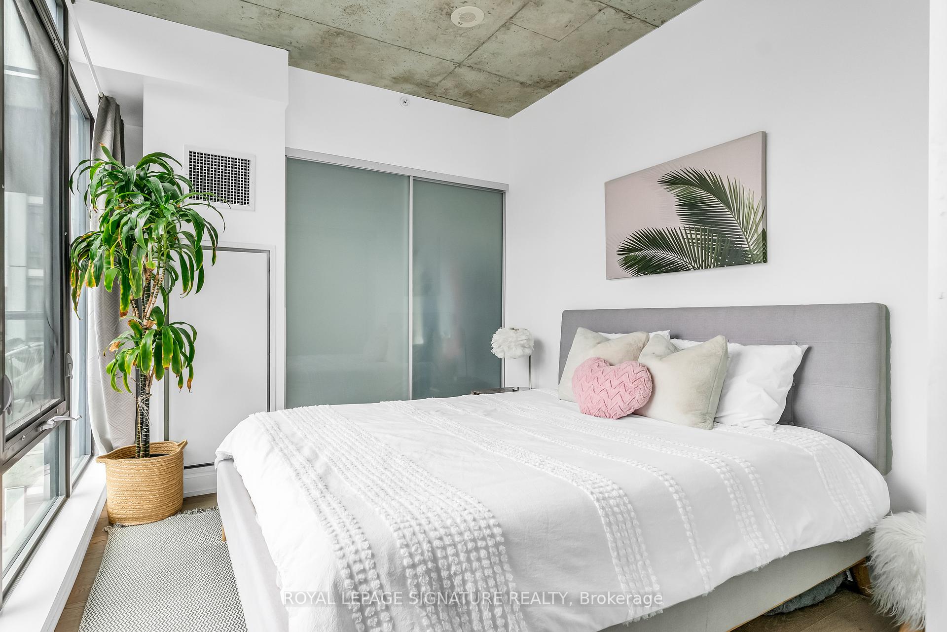 1 Bedroom Condo at 461 Adelaide, Toronto For sale