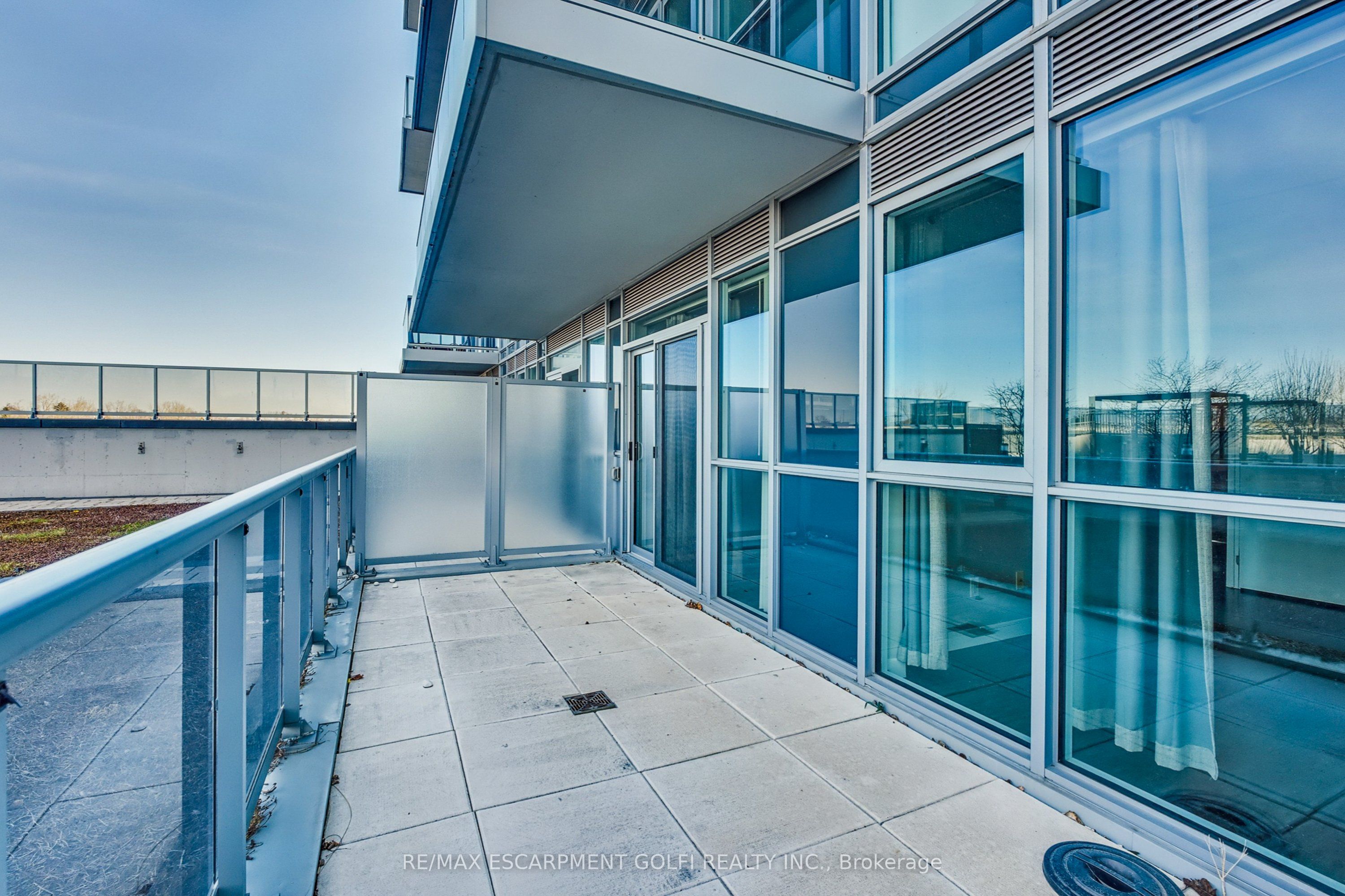 2093 Fairview Street, #408