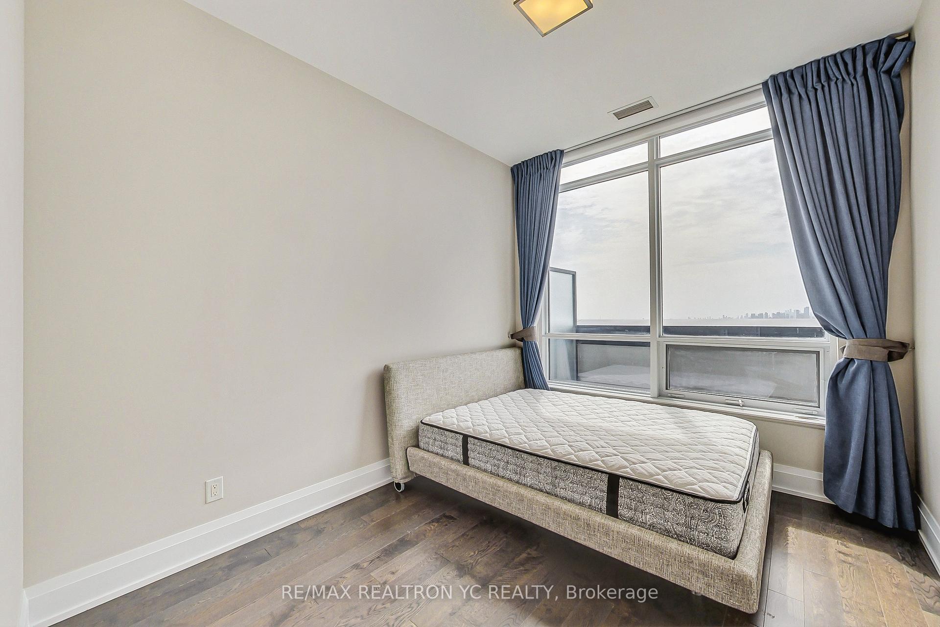 4 Bedrooms Condo at 2 Anndale, Toronto For sale