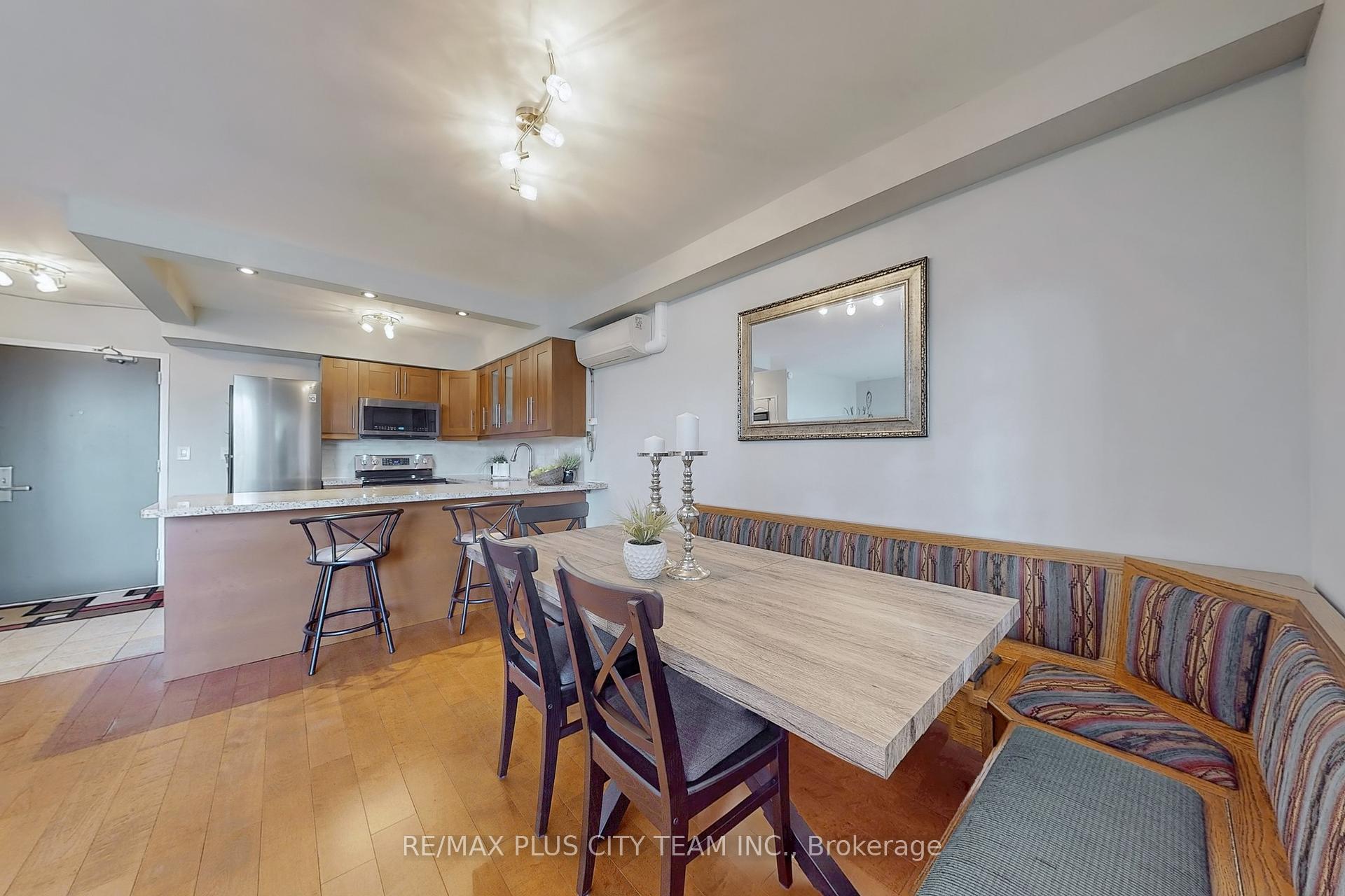 4 Bedrooms Condo at 35 Ormskirk, Toronto For sale