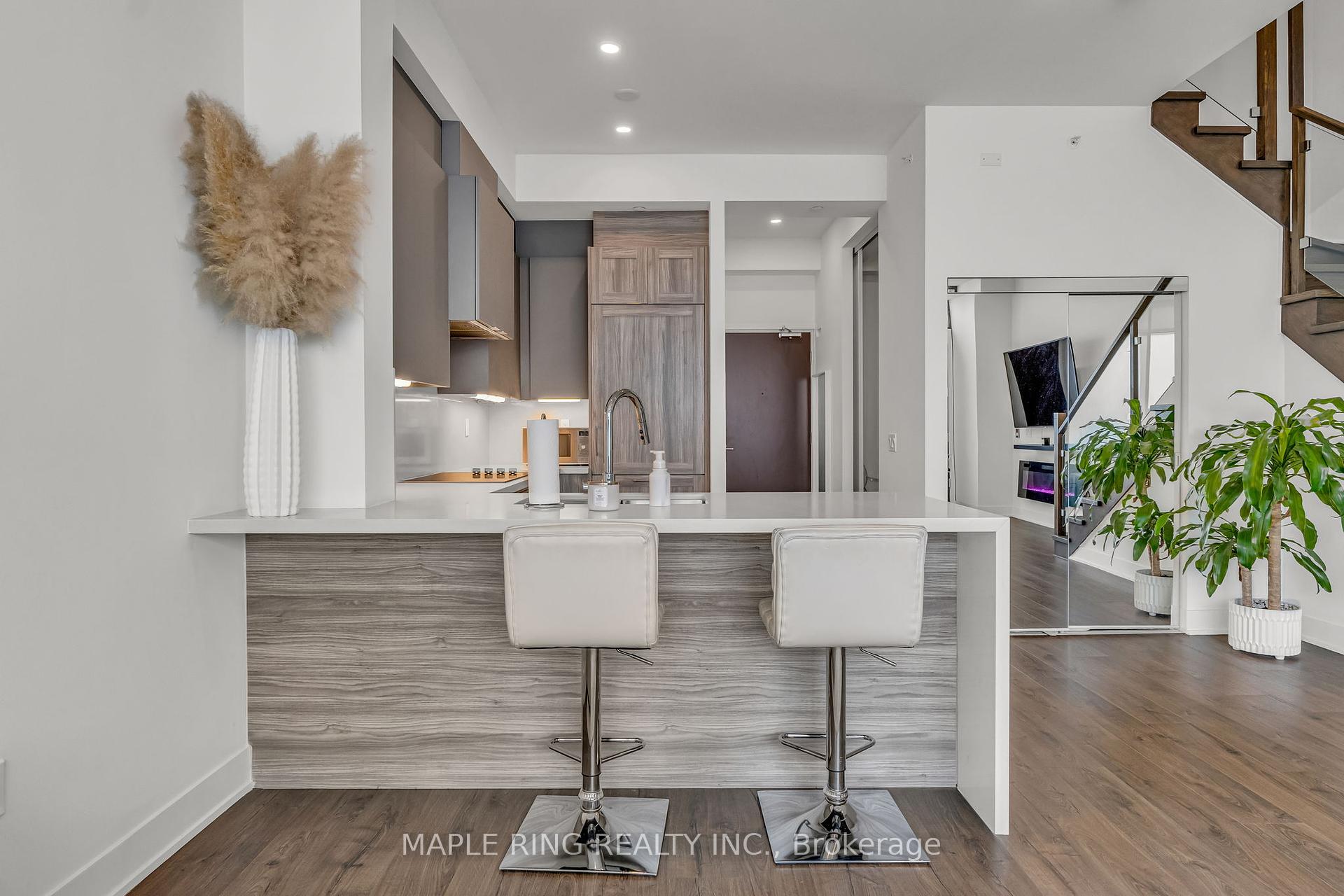 3 Bedrooms Condo at 2908 Highway 7, Vaughan For sale