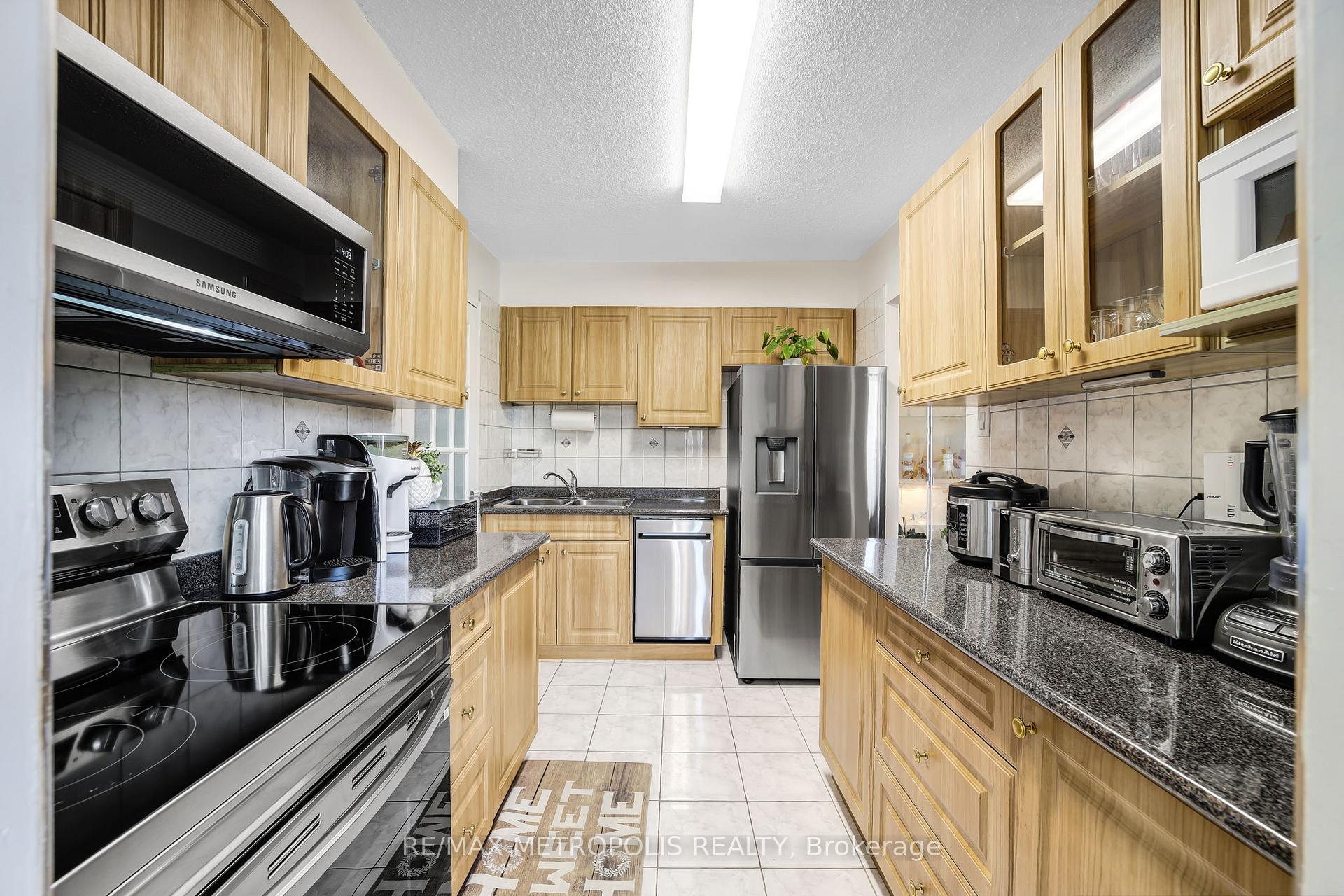 3 Bedrooms Condo at 5 Parkway Forest, Toronto For sale