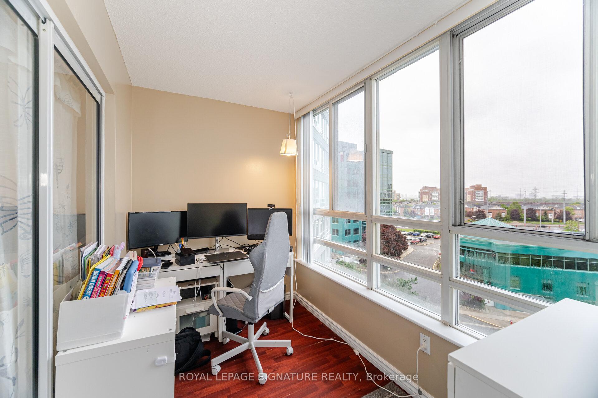 3 Bedrooms Condo at 50 Kingsbridge Garden, Mississauga For sale