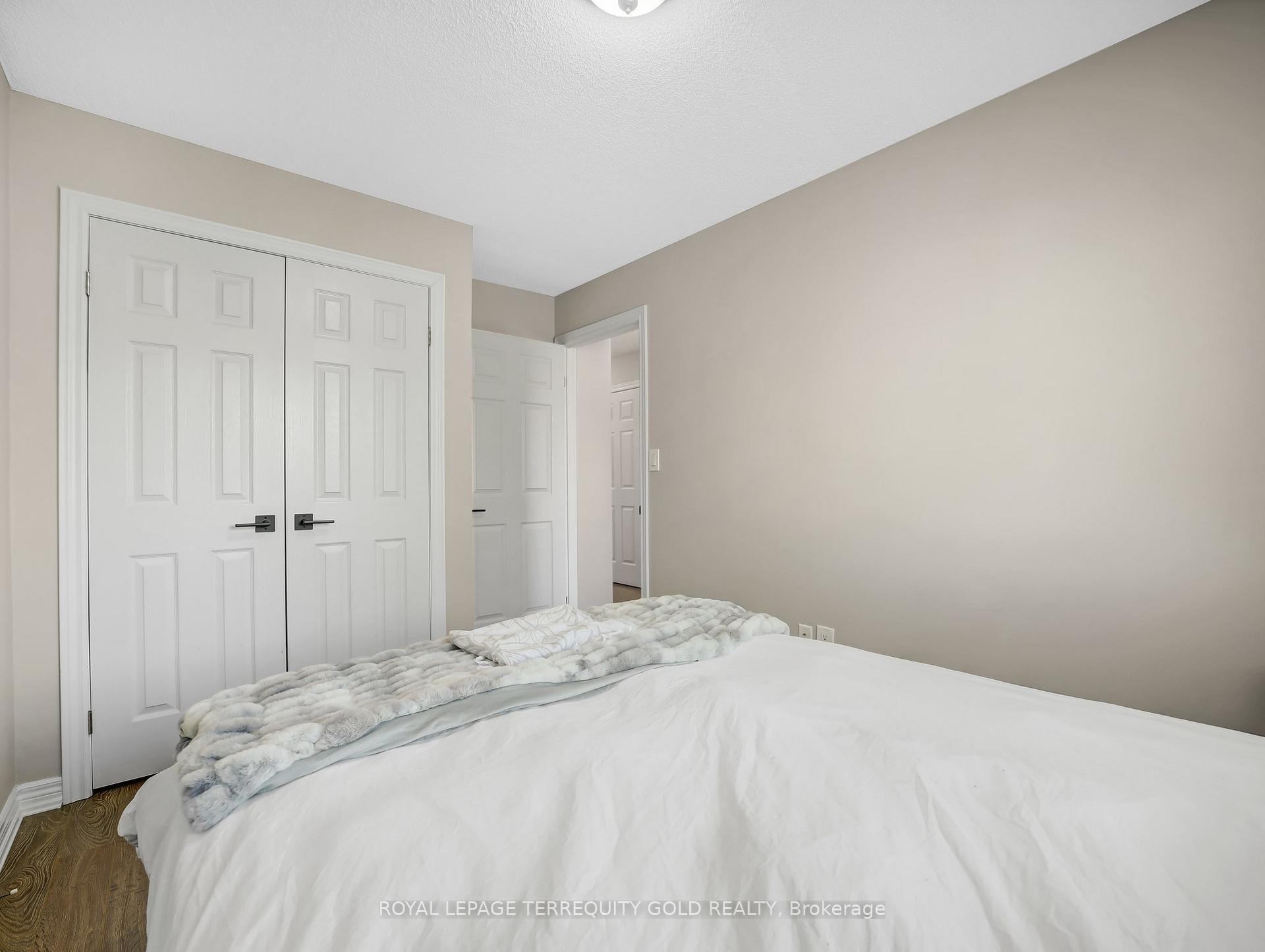 3 Bedrooms Condo at 4045 Upper Middle, Burlington For sale