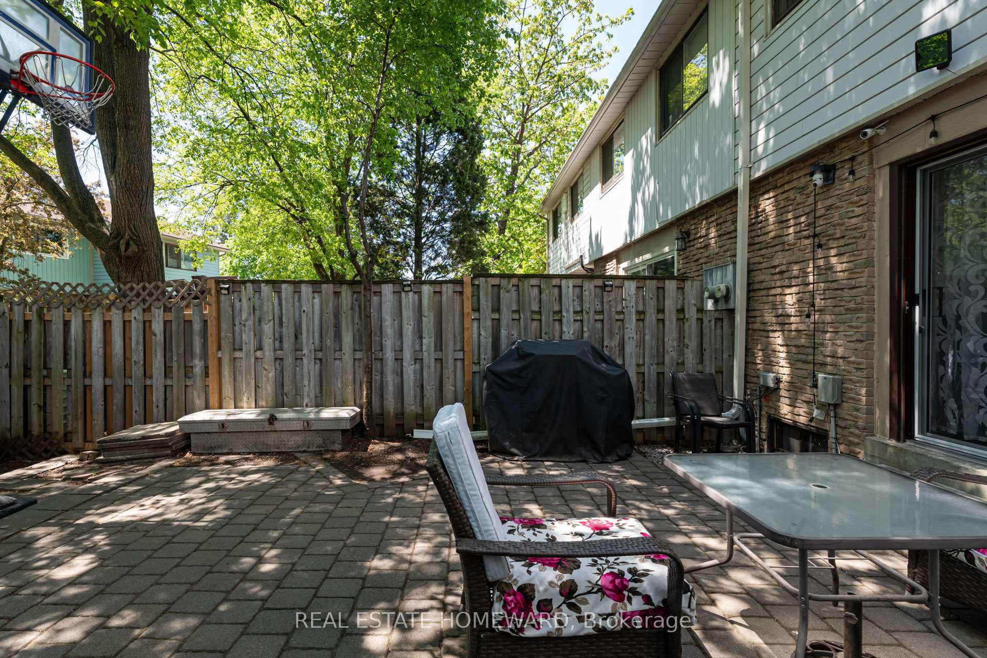 3 Bedrooms Condo at 6540 Falconer, Mississauga For sale