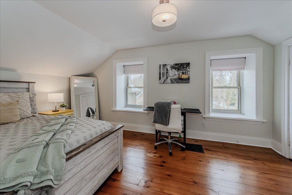 245 Hill Street W