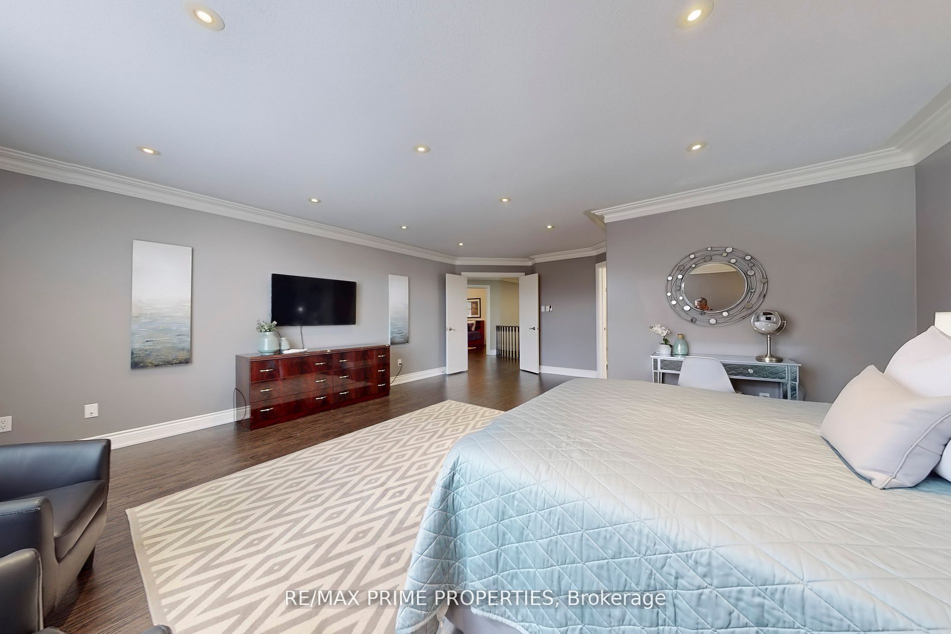 32 KENNETT Drive