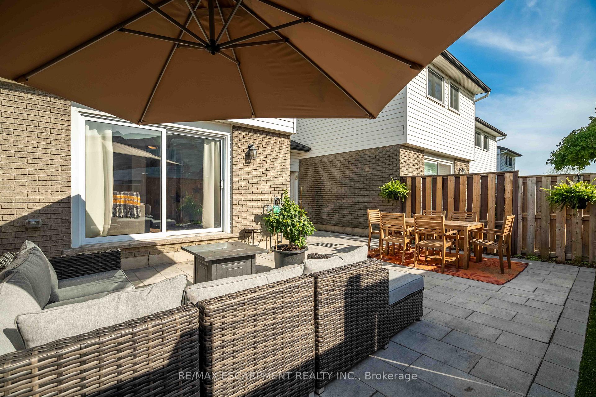 3 Bedrooms Condo at 1190 Upper Ottawa, Hamilton For sale