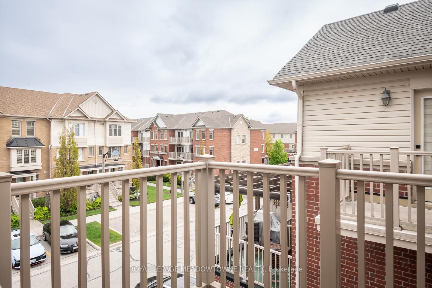 4 Bedrooms Condo at 3355 Thomas, Mississauga For sale