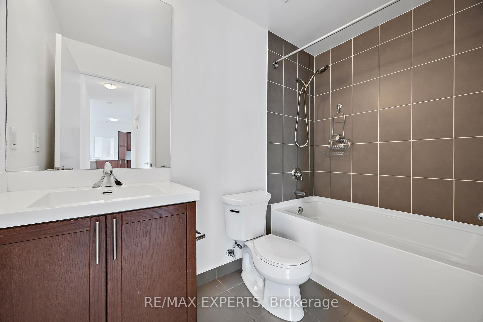 3 Bedrooms Condo at 36 Via Bagnato, Toronto For sale
