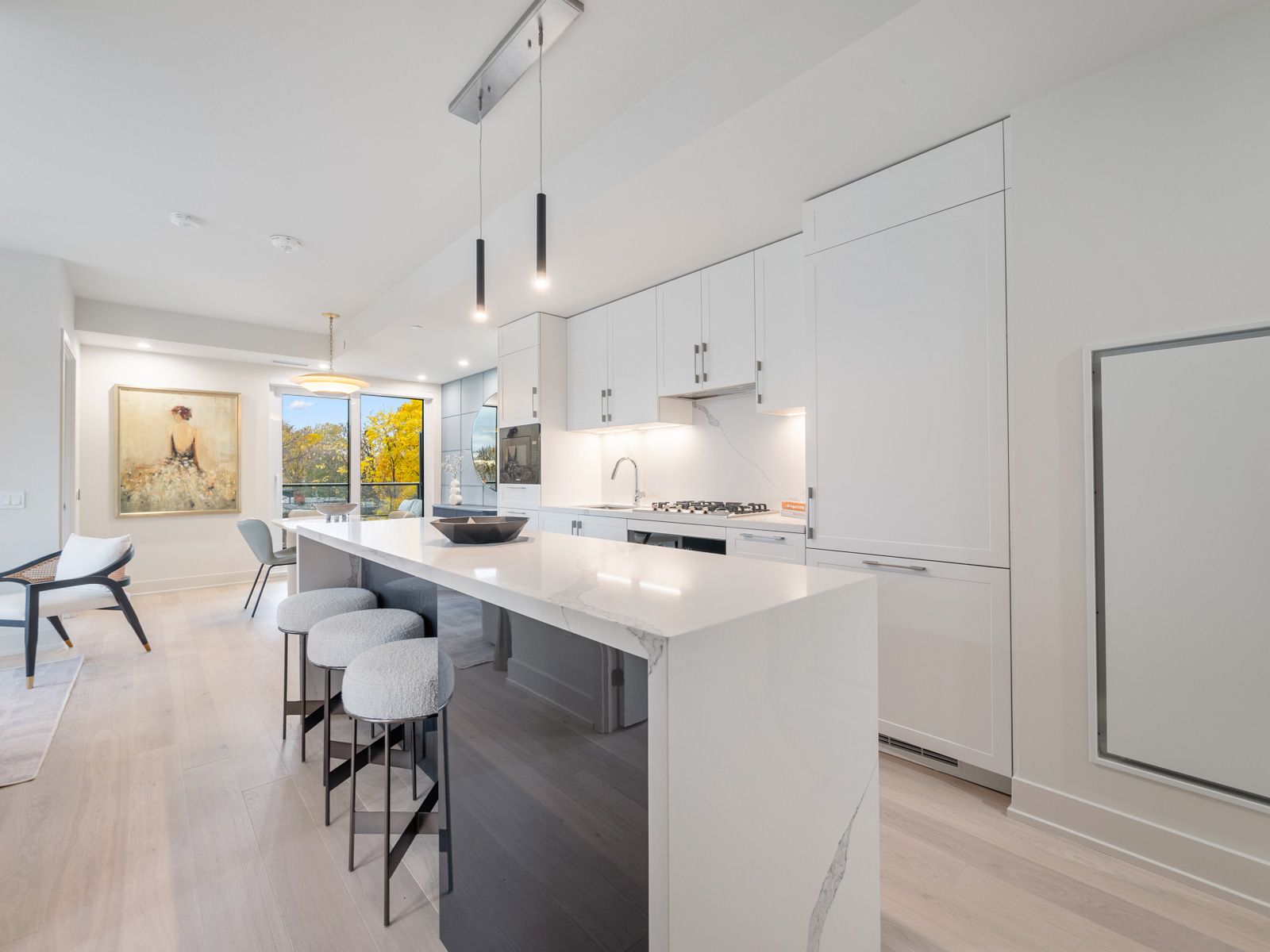 8 Manor Road W 711