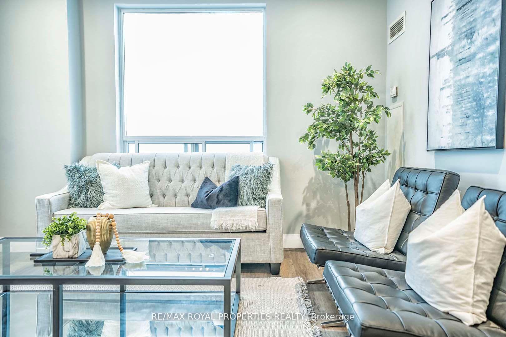 3 Bedrooms Condo at 38 Lee Centre,  Toronto For sale