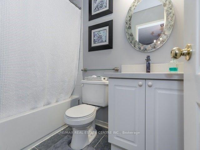 3 Bedrooms Condo at 601 Shoreline,  Mississauga For sale