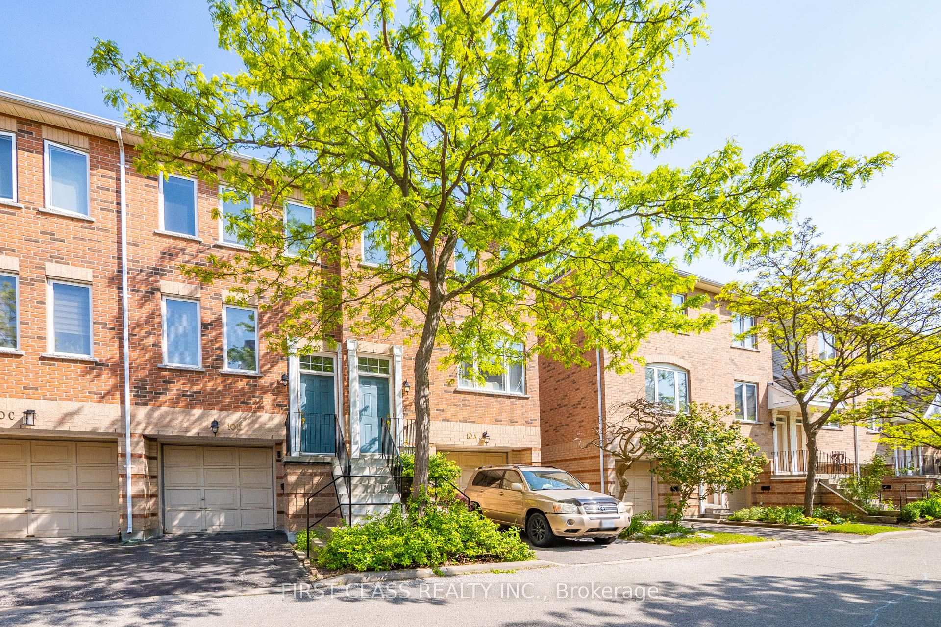 4 Bedrooms Condo at 10A Leaside Park, Toronto For sale