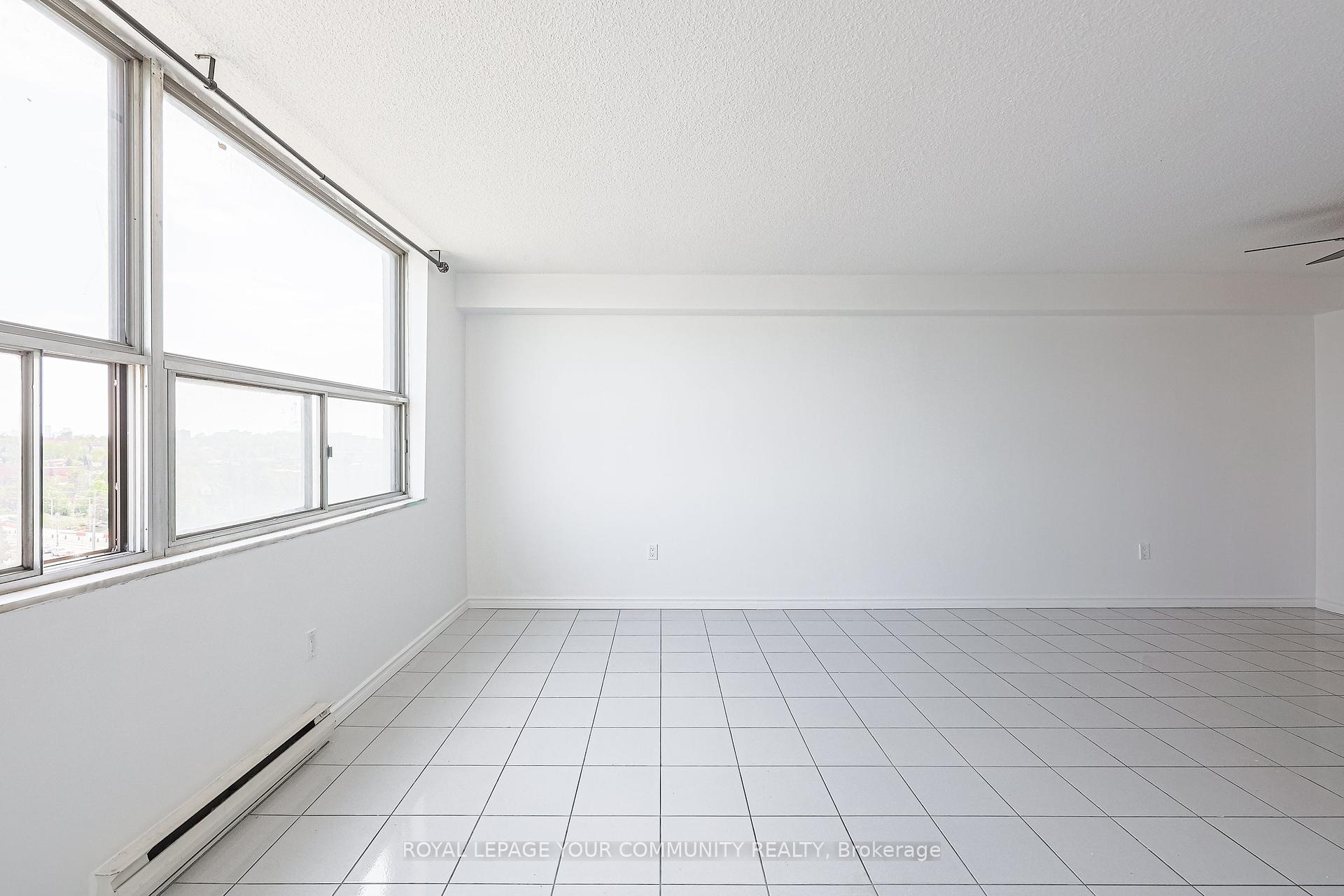 2 Bedrooms Condo at 10 Tobermory, Toronto For sale