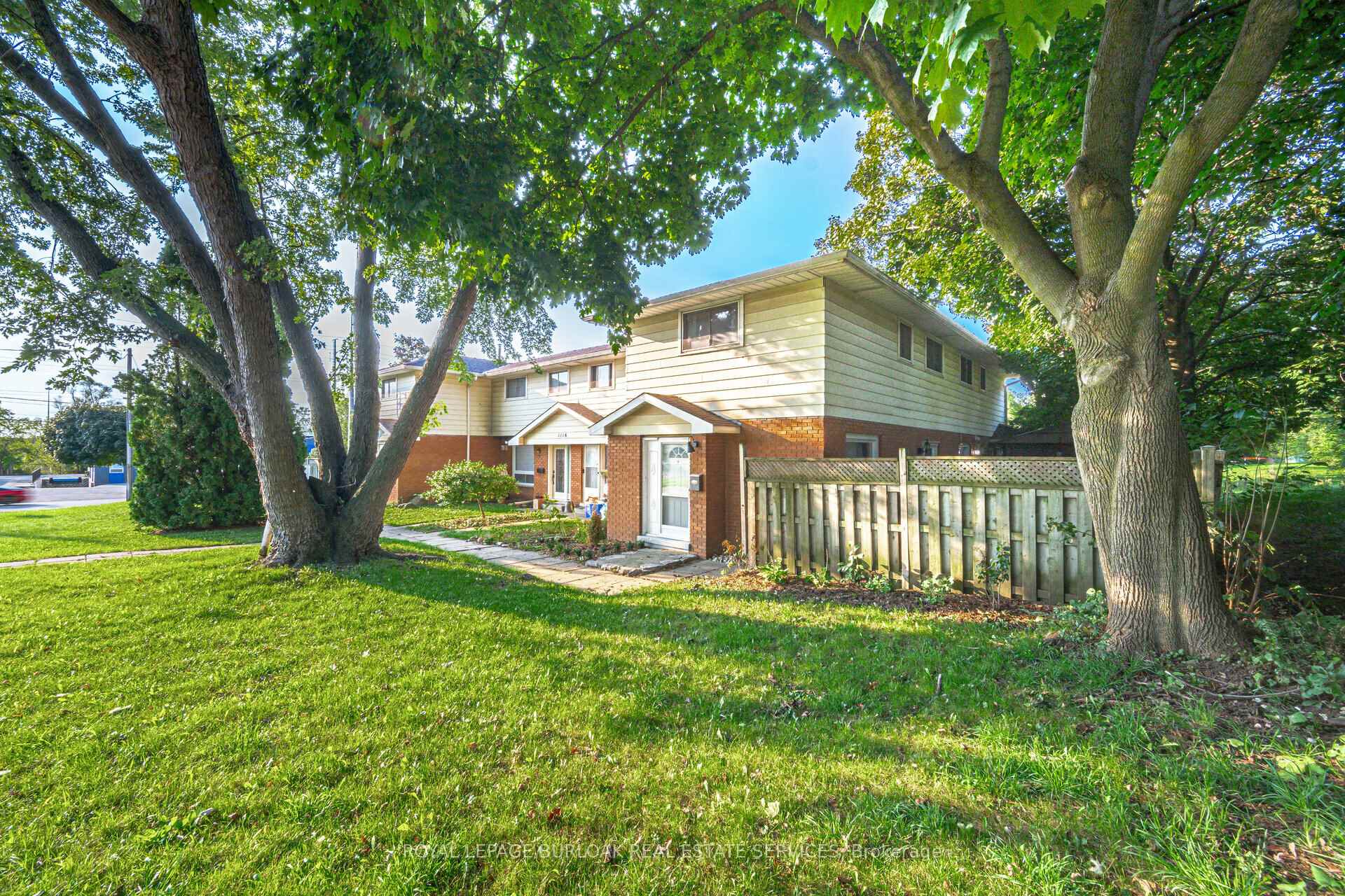 2 Bedrooms Condo at 1116 Homewood, Burlington For sale
