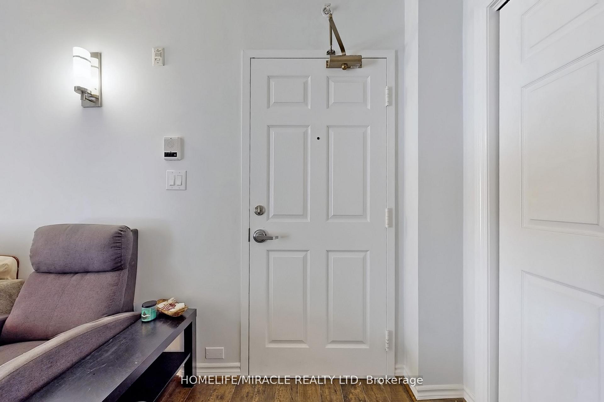 2 Bedrooms Condo at 1440 Bishops, Oakville For sale