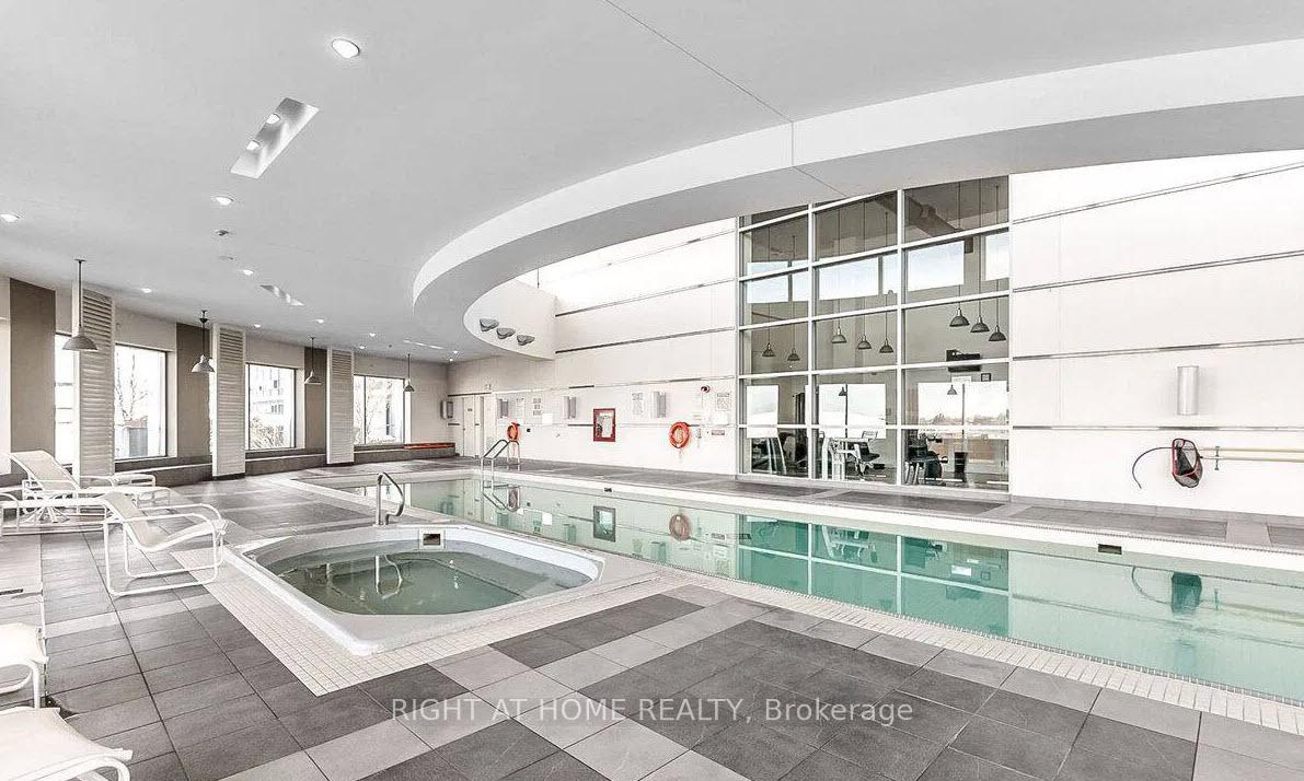 2 Bedrooms Condo at 38 Lee Centre, Toronto For sale