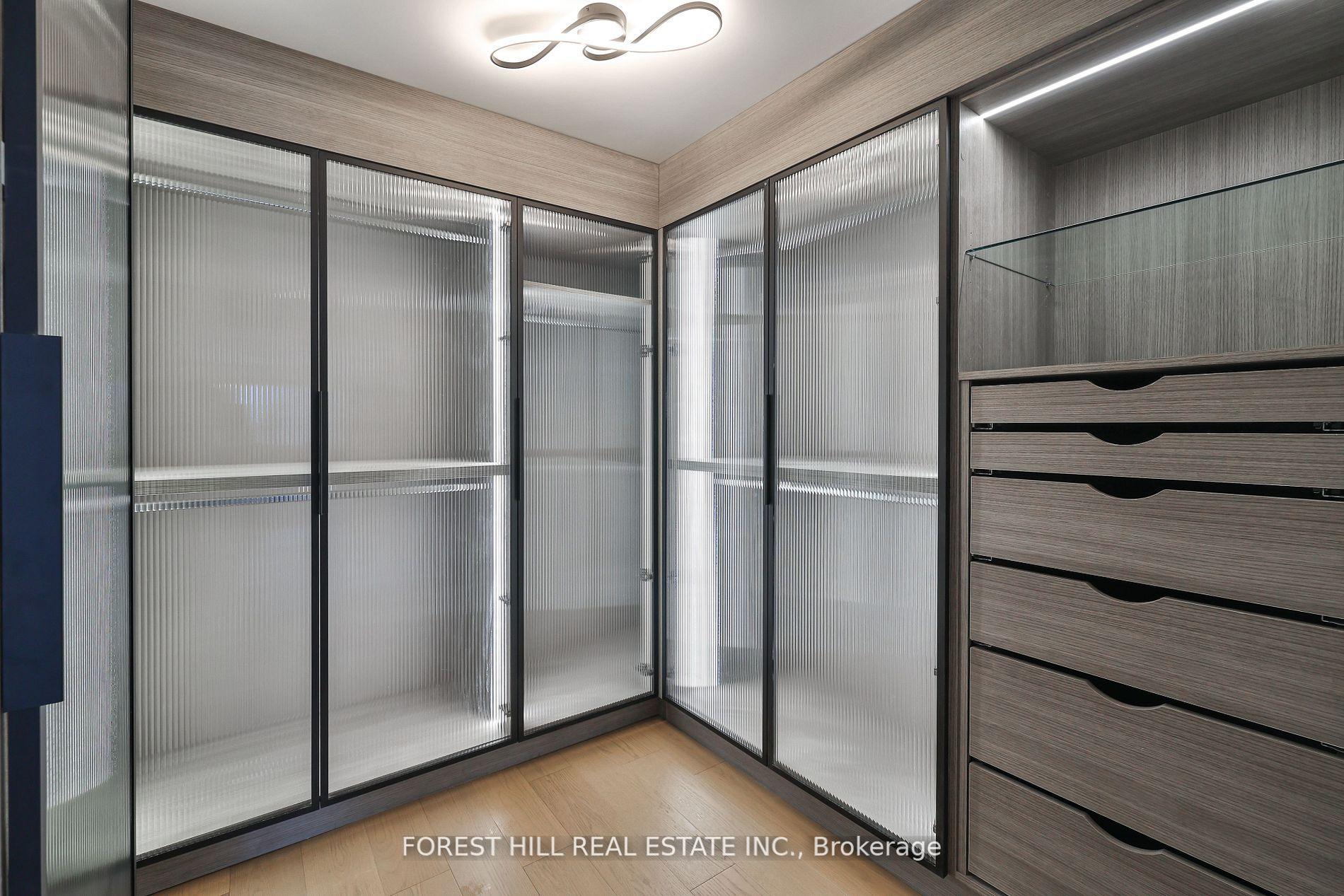 3 Bedrooms Condo at 33 University, Toronto For sale