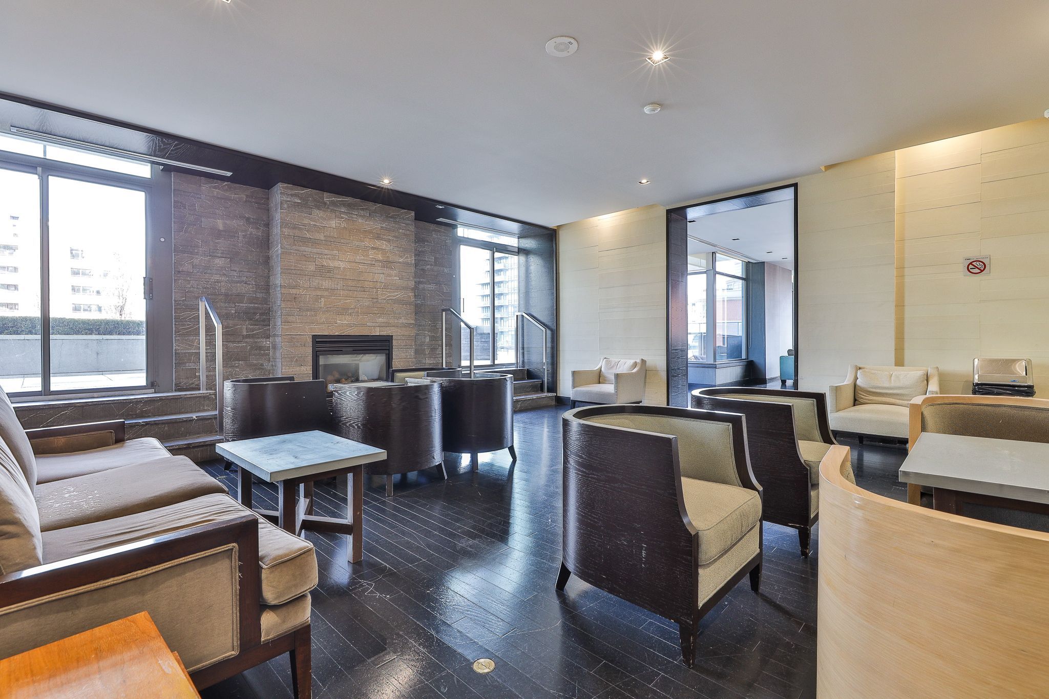 18 Yorkville Avenue 318