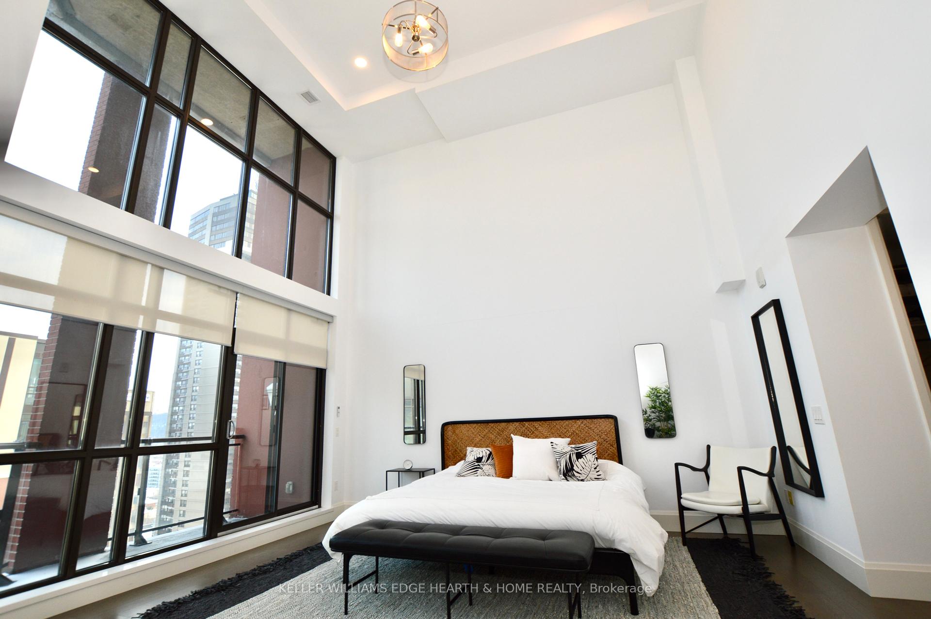 2 Bedrooms Condo at 112 King,  Hamilton For sale