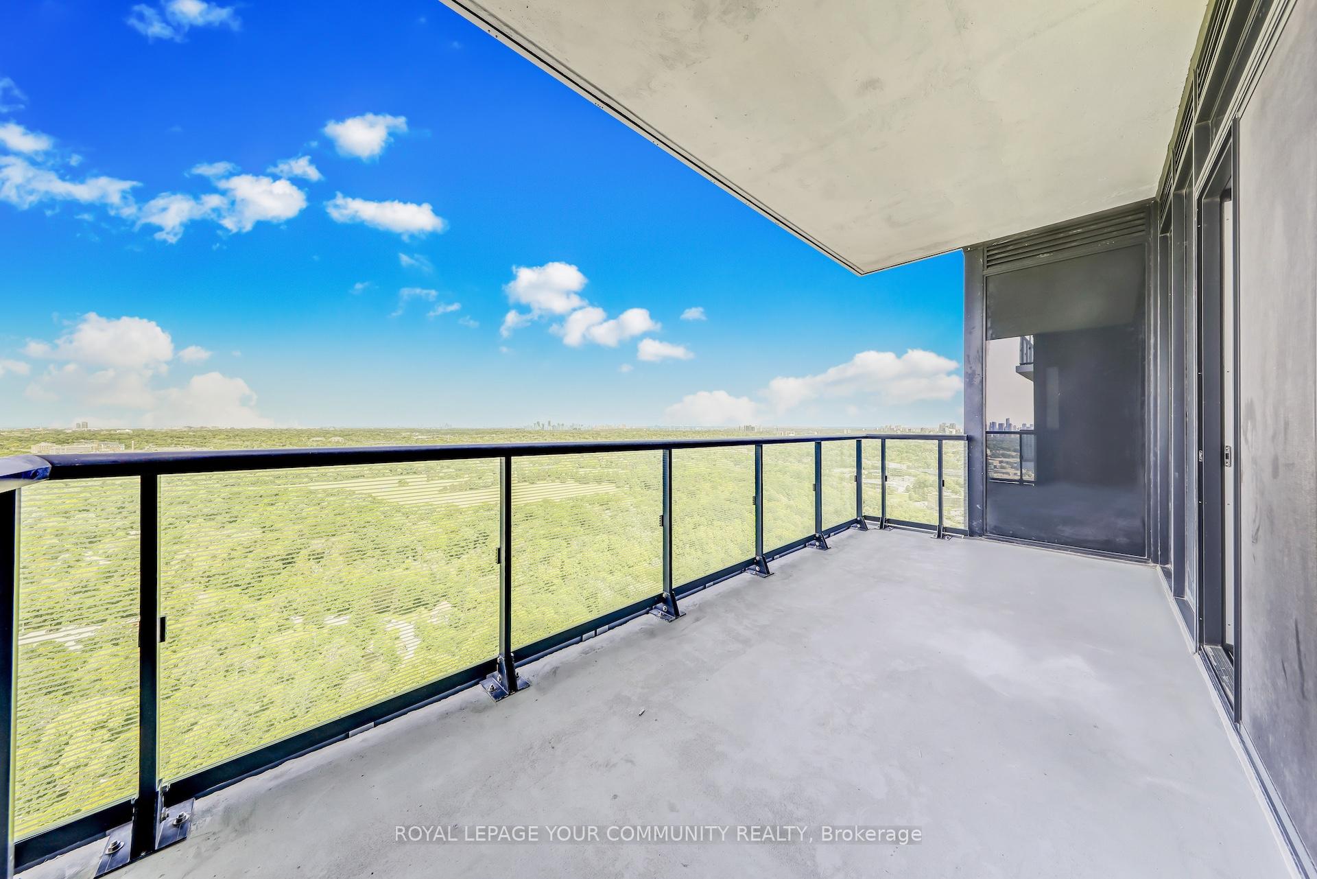 3 Bedrooms Condo at 10 Inn On The Park, Toronto For sale