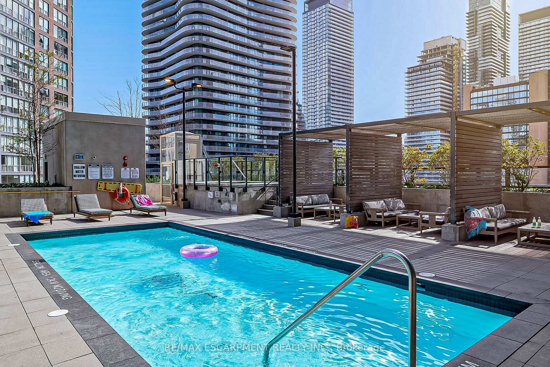 3 Bedrooms Condo at 955 BAY, Toronto For sale