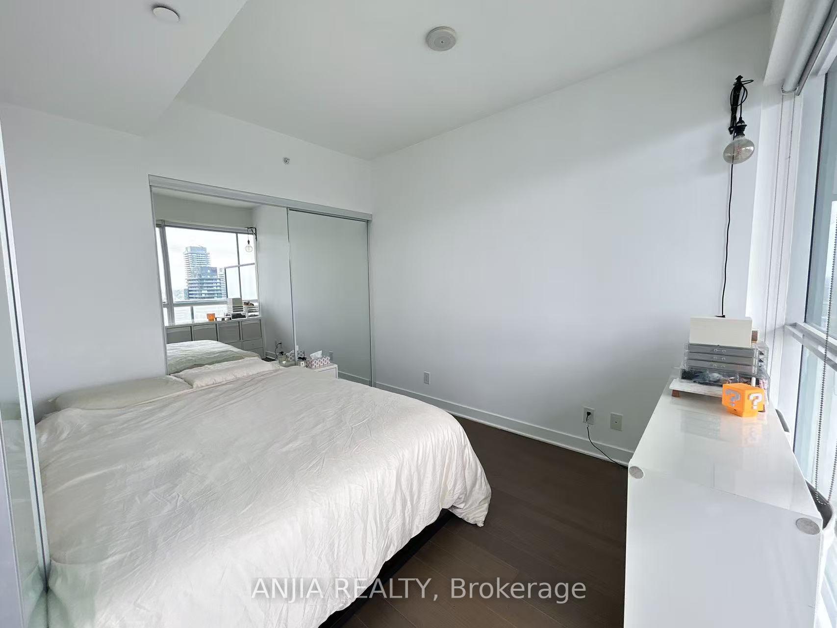 1 Bedroom Condo at 15 Grenville, Toronto For sale