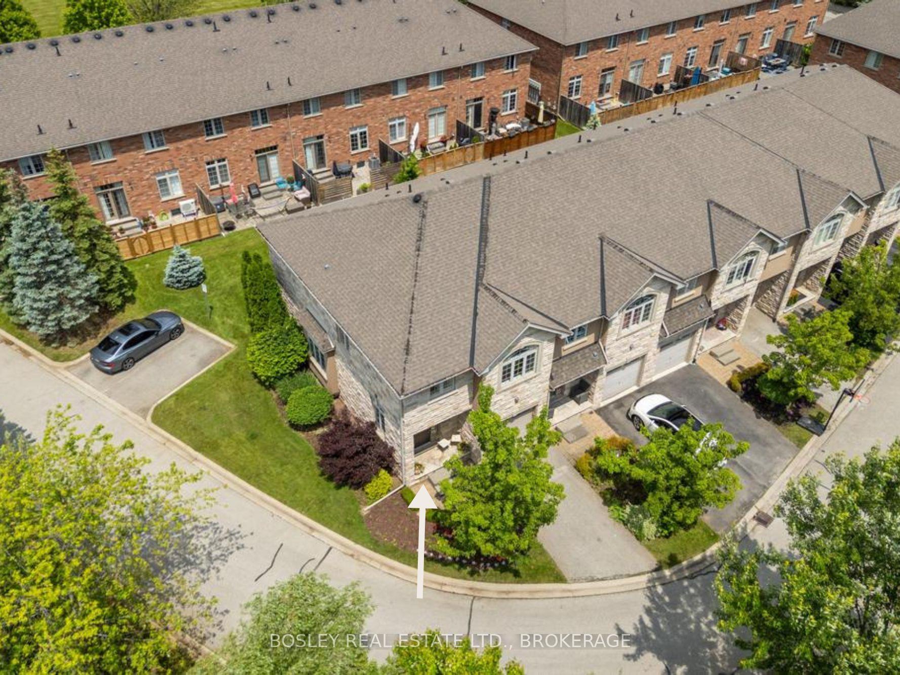 3 Bedrooms Condo at 2282 Orchard, Burlington For sale