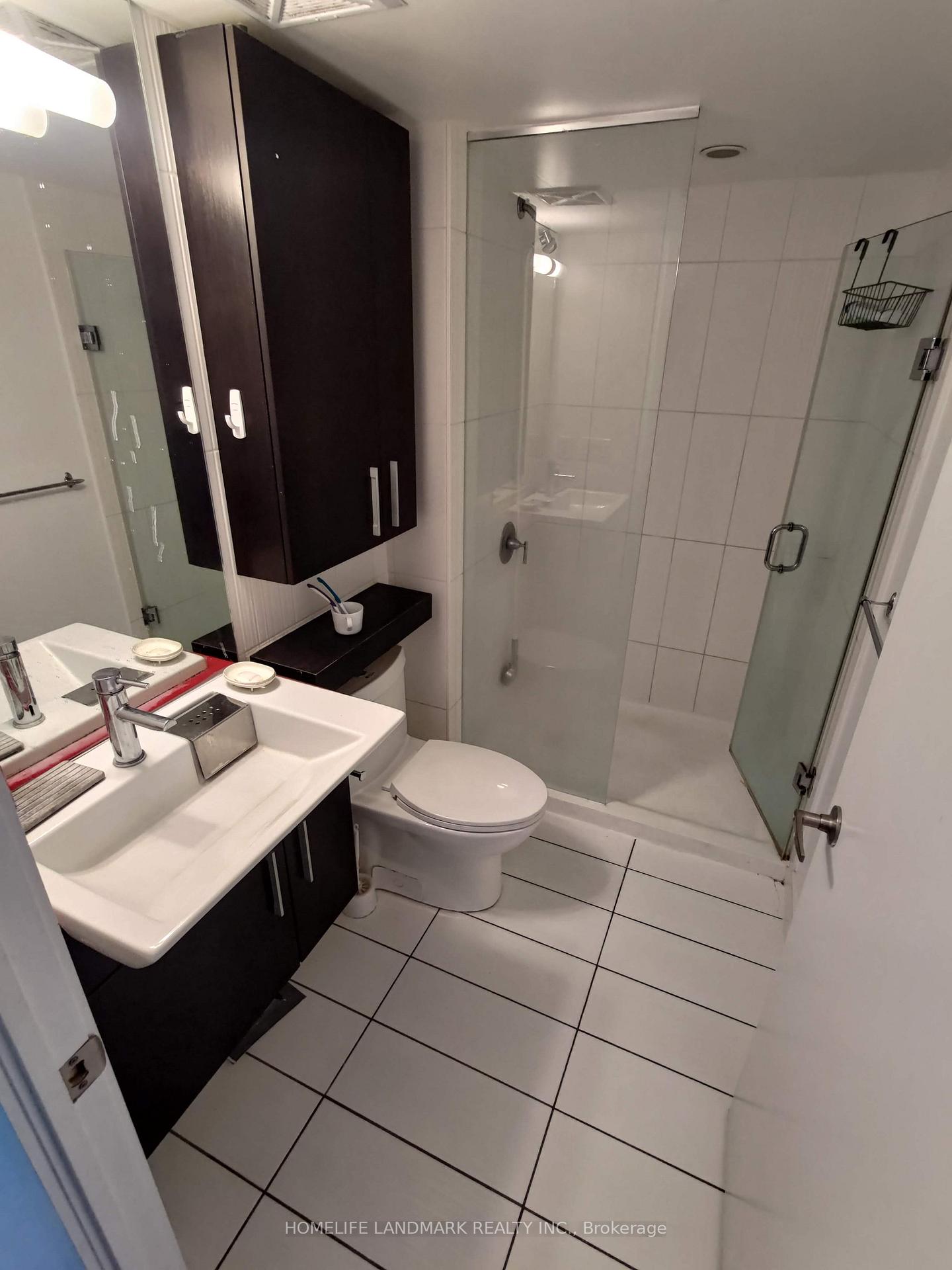 2 Bedrooms Condo at 8 Telegram, Toronto For sale