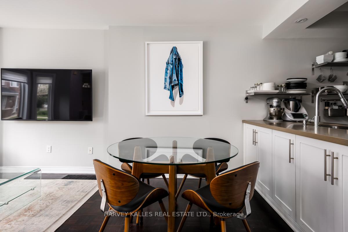 18 Clark Avenue W 64