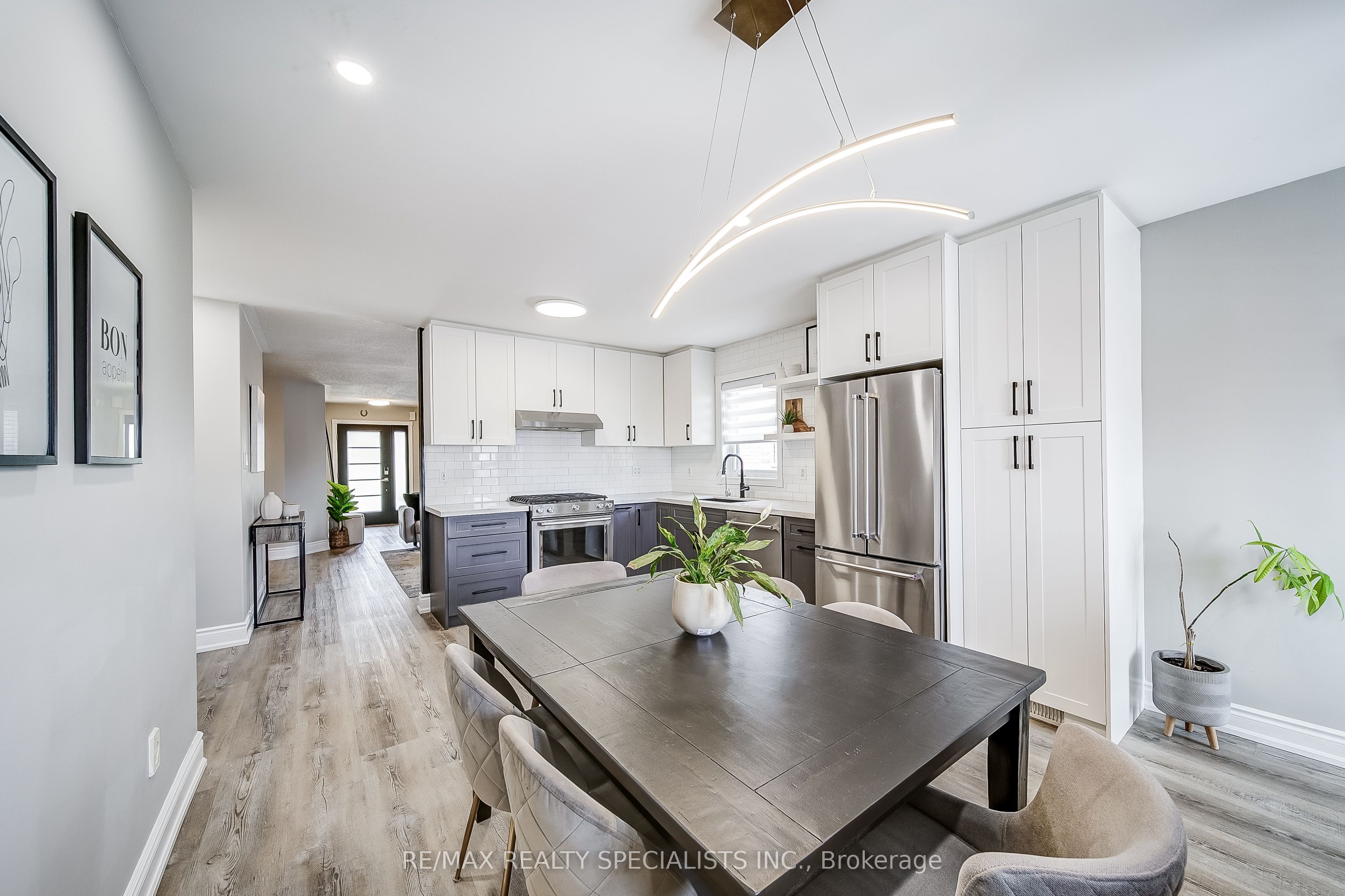 8 Wyman Crescent