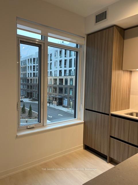 2 Bedrooms Condo at 8 Beverley Glen, Vaughan For sale