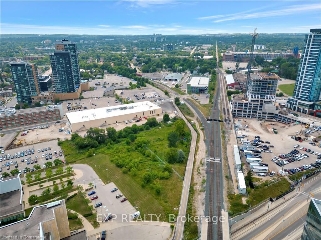1 Victoria Street S, #1001