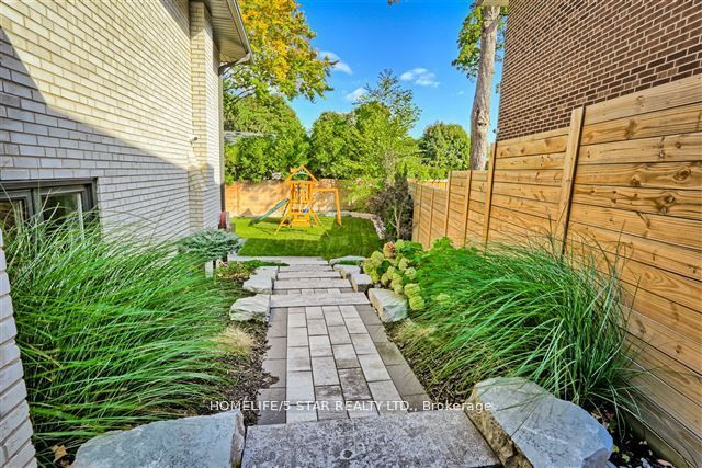 7 KINGSBOROUGH Crescent